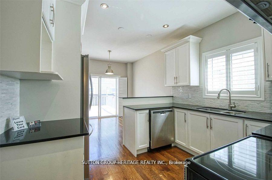 52 Wessex Drive, Whitby — photo 2 of 5
