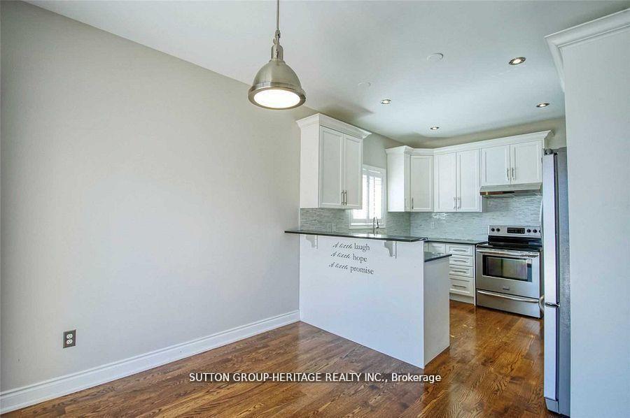 52 Wessex Drive, Whitby — photo 3 of 5