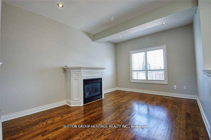 52 Wessex Drive, Whitby — photo 4 of 5