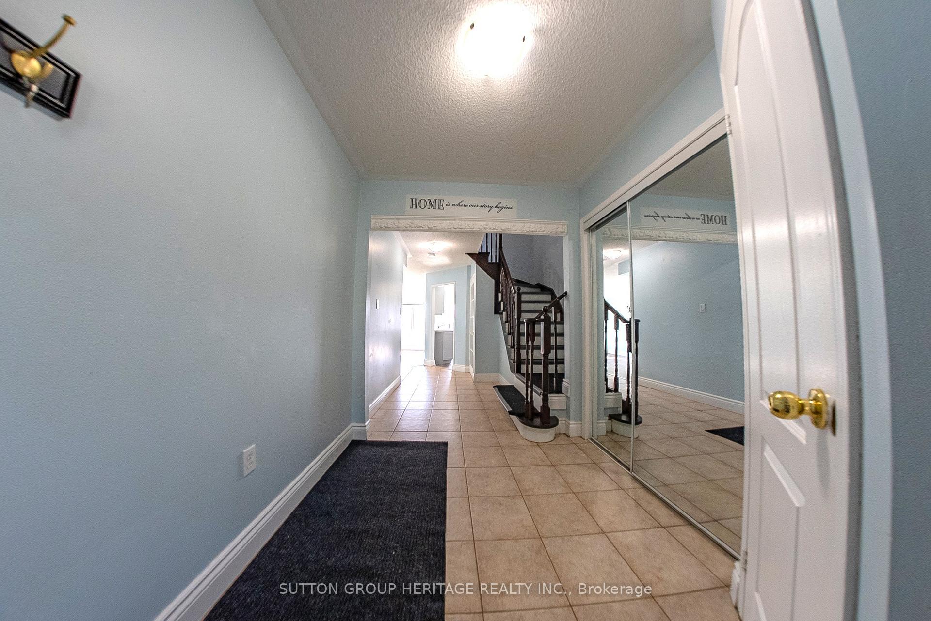 20 Oglevie Drive, Whitby — photo 4 of 5