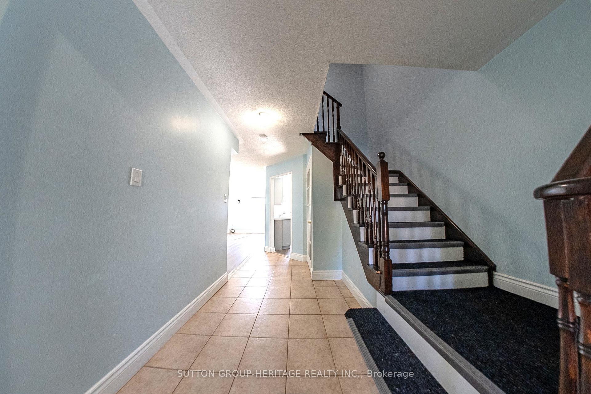 20 Oglevie Drive, Whitby — photo 5 of 5