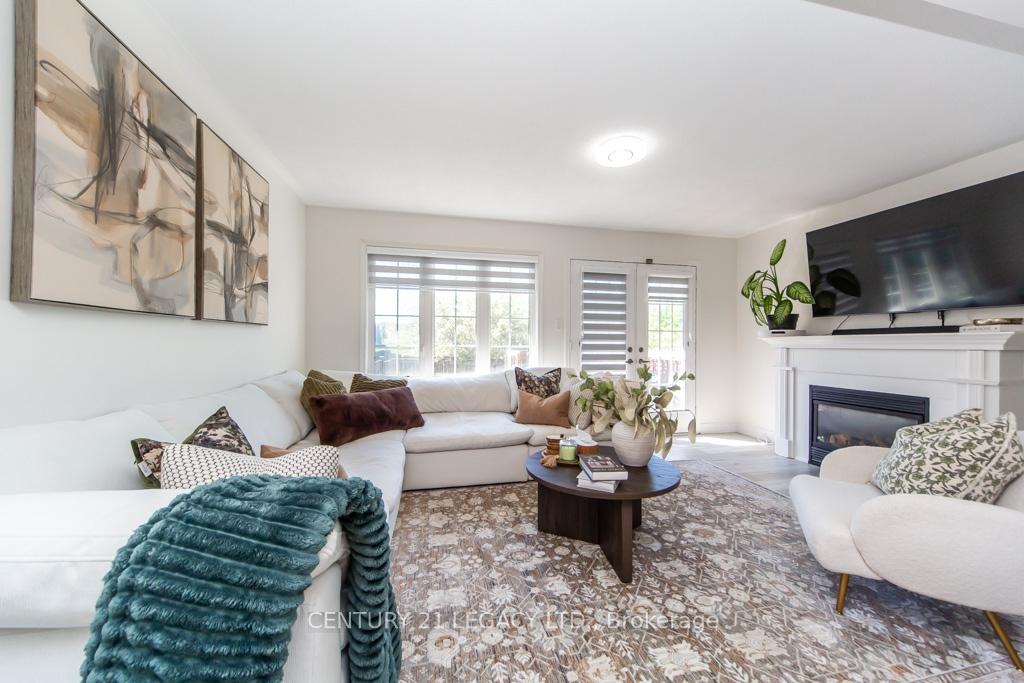 44 Tincomb Crescent, Whitby, ON L1R 2Y6 — Whitby, Ontario