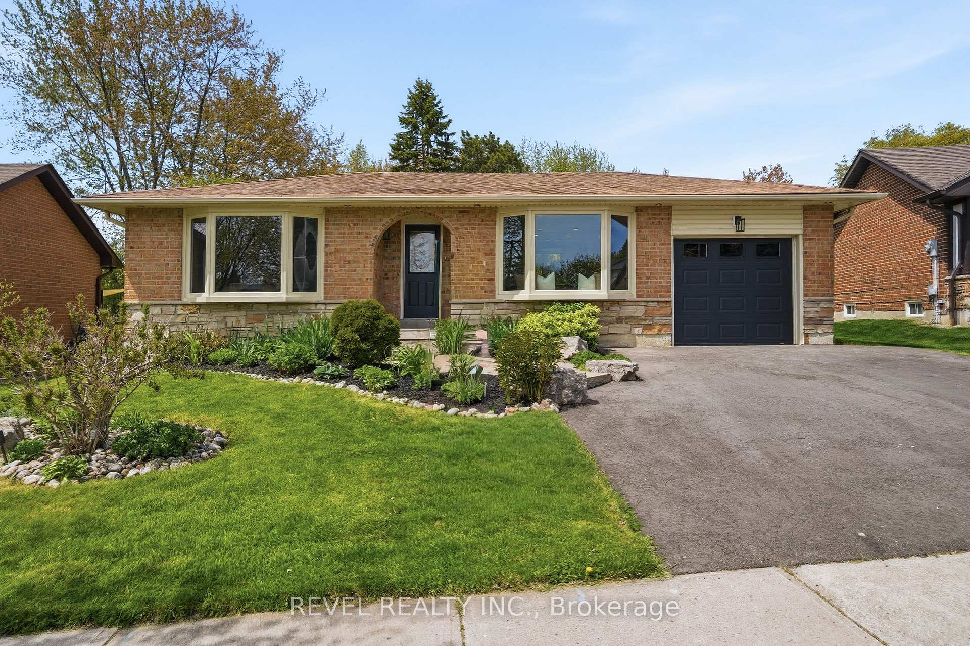 39 Anstead Crescent, Ajax — photo 3 of 5