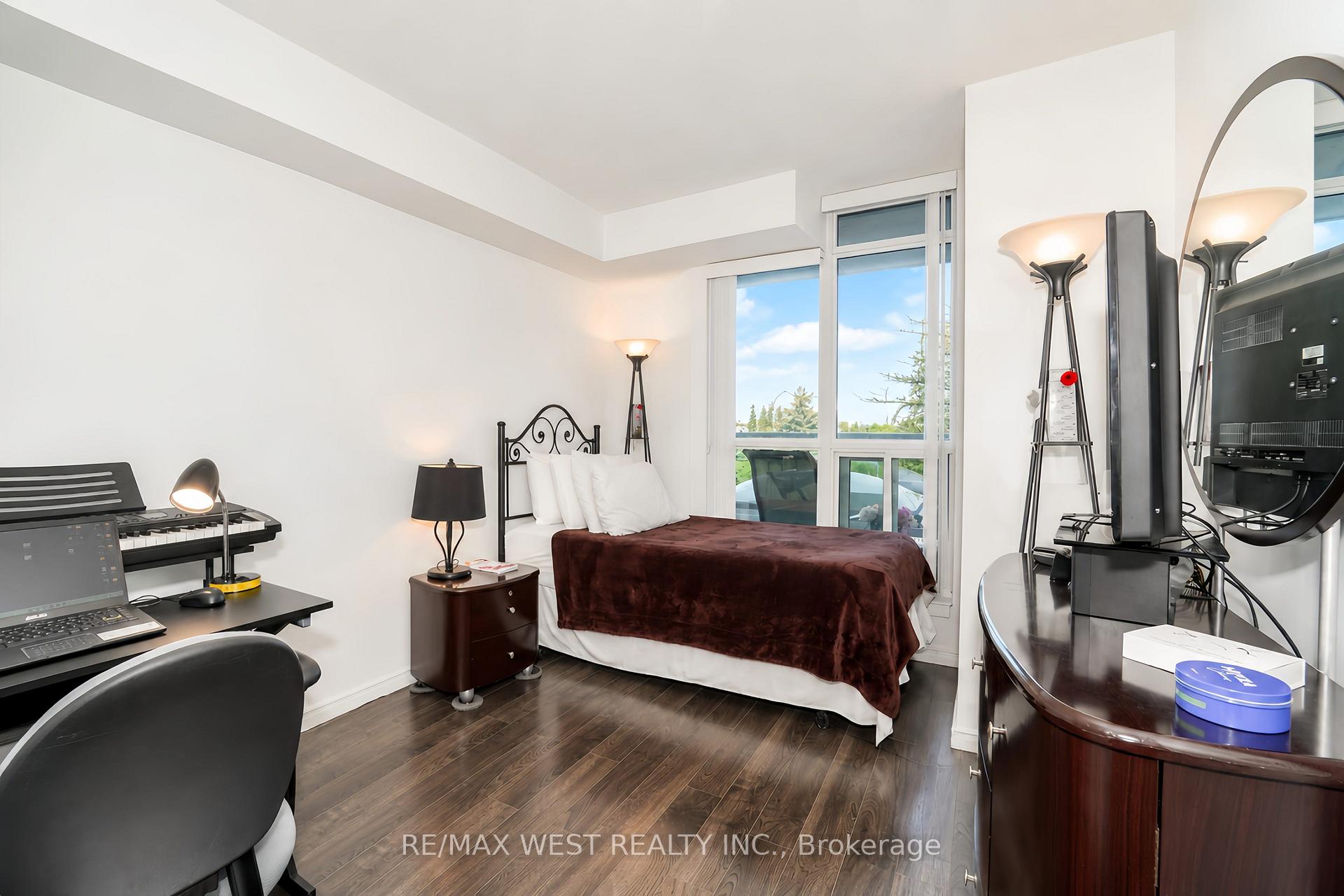 340 Watson Street W 216, Whitby — photo 4 of 5