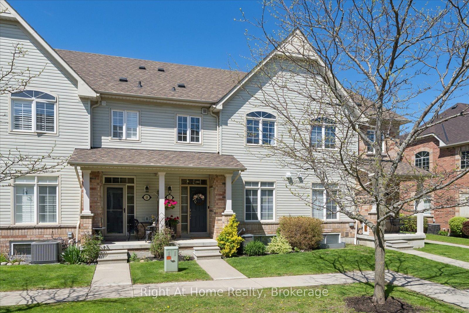 17 Wicker Park Way, Whitby, ON L1R 0C8 — Whitby, Ontario
