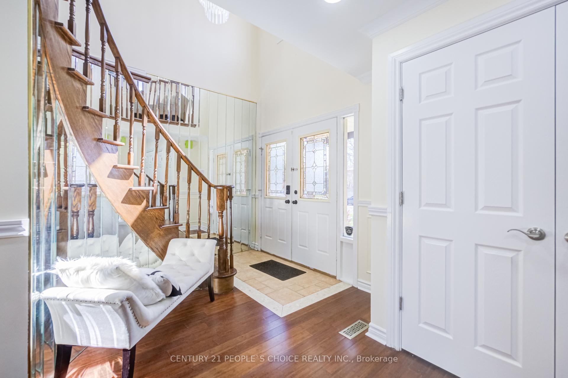 21 Dagwell Crescent, Ajax — photo 3 of 5
