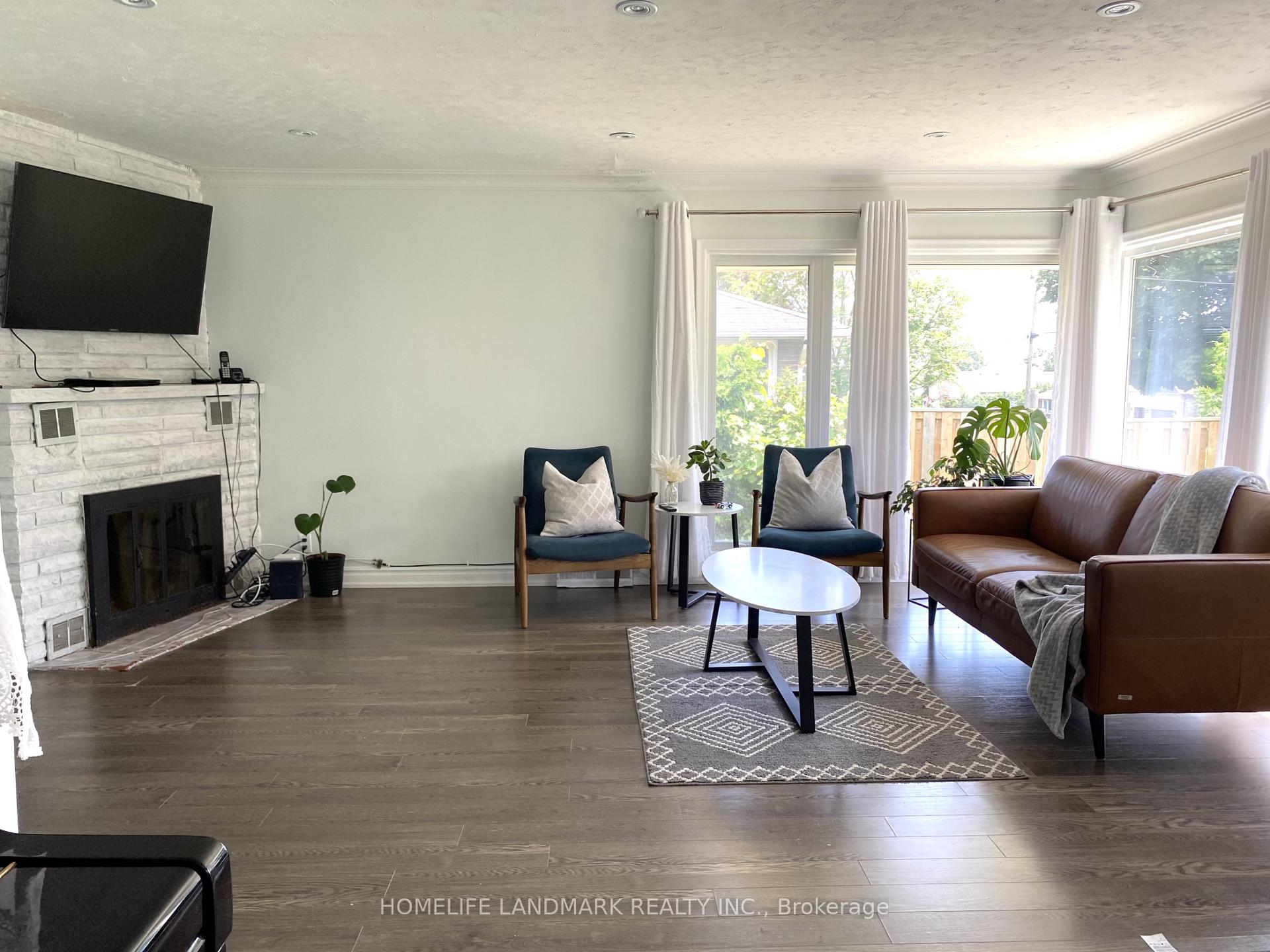 59 Elizabeth Crescent S, Whitby — photo 2 of 5