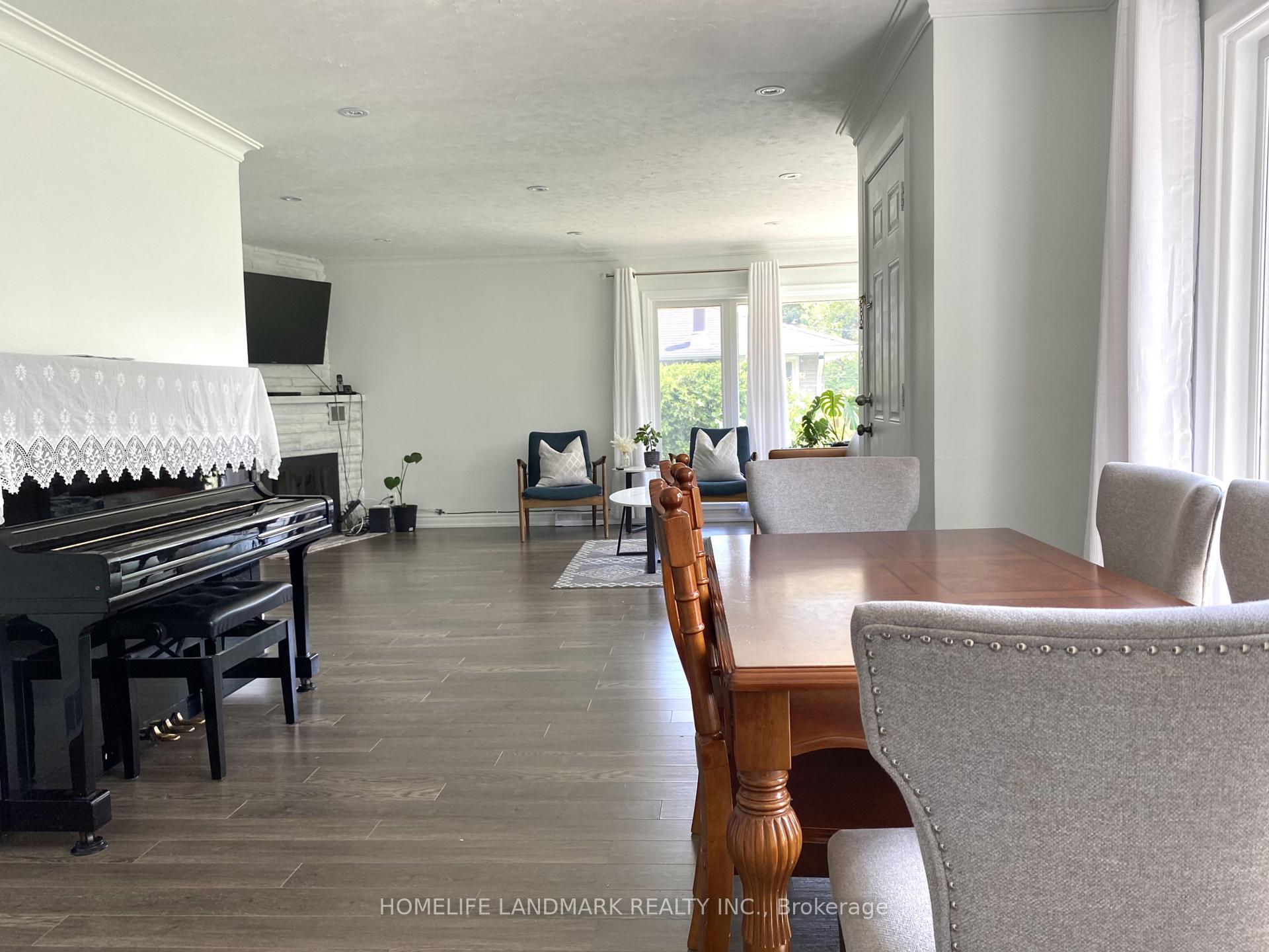 59 Elizabeth Crescent S, Whitby — photo 3 of 5