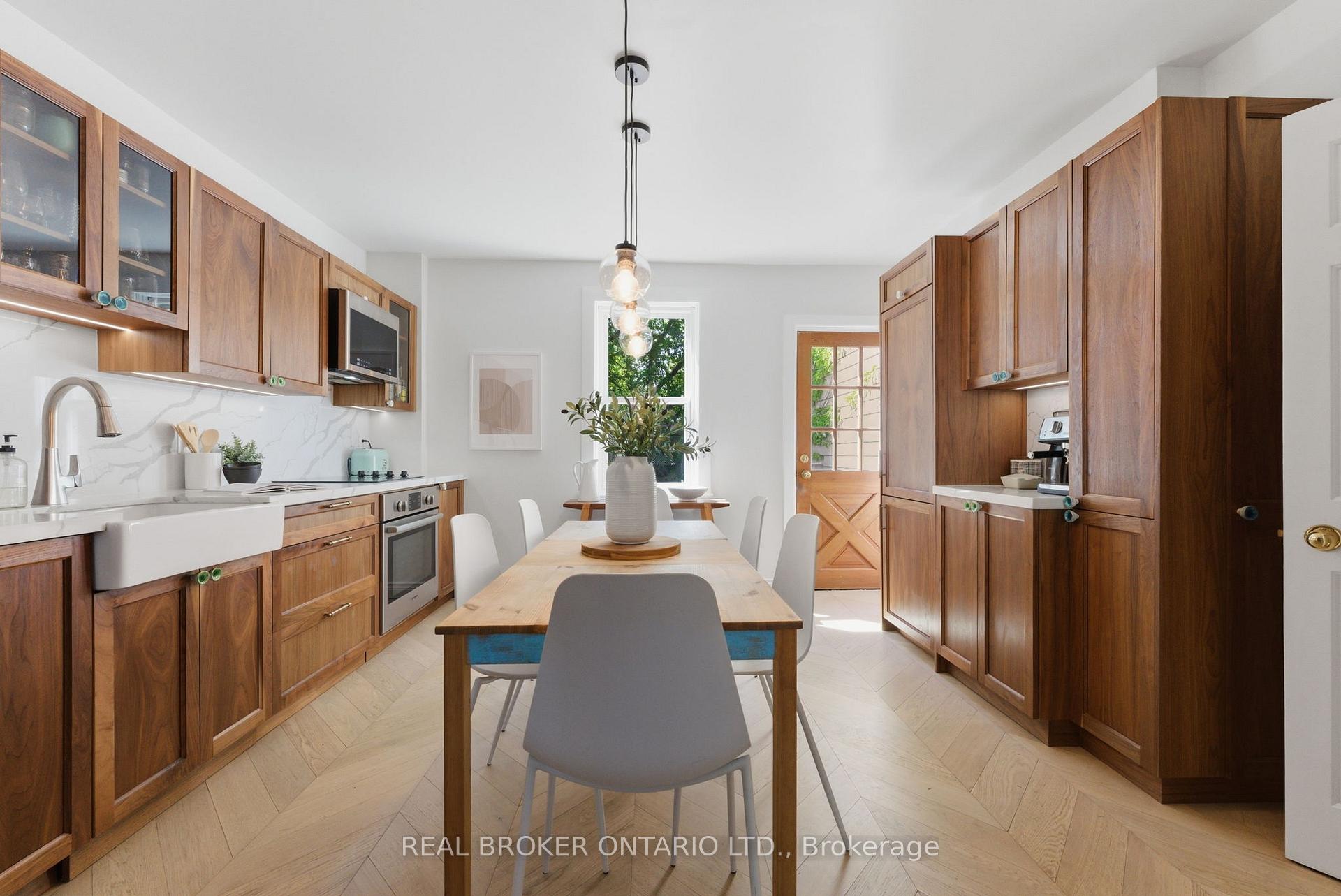 833 Sammon Avenue, Toronto E03, ON M4C 2E7 — Toronto E03, Ontario