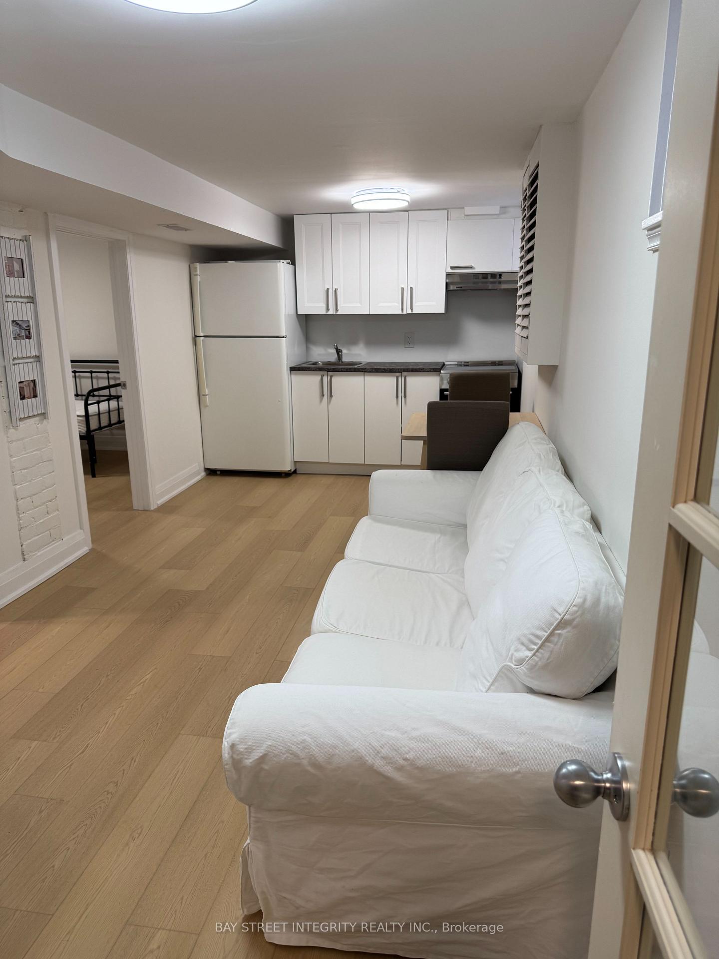 244 King Edward Avenue, Toronto E03 — photo 2 of 5