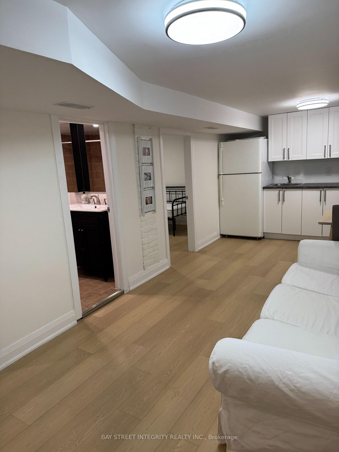 244 King Edward Avenue, Toronto E03 — photo 3 of 5