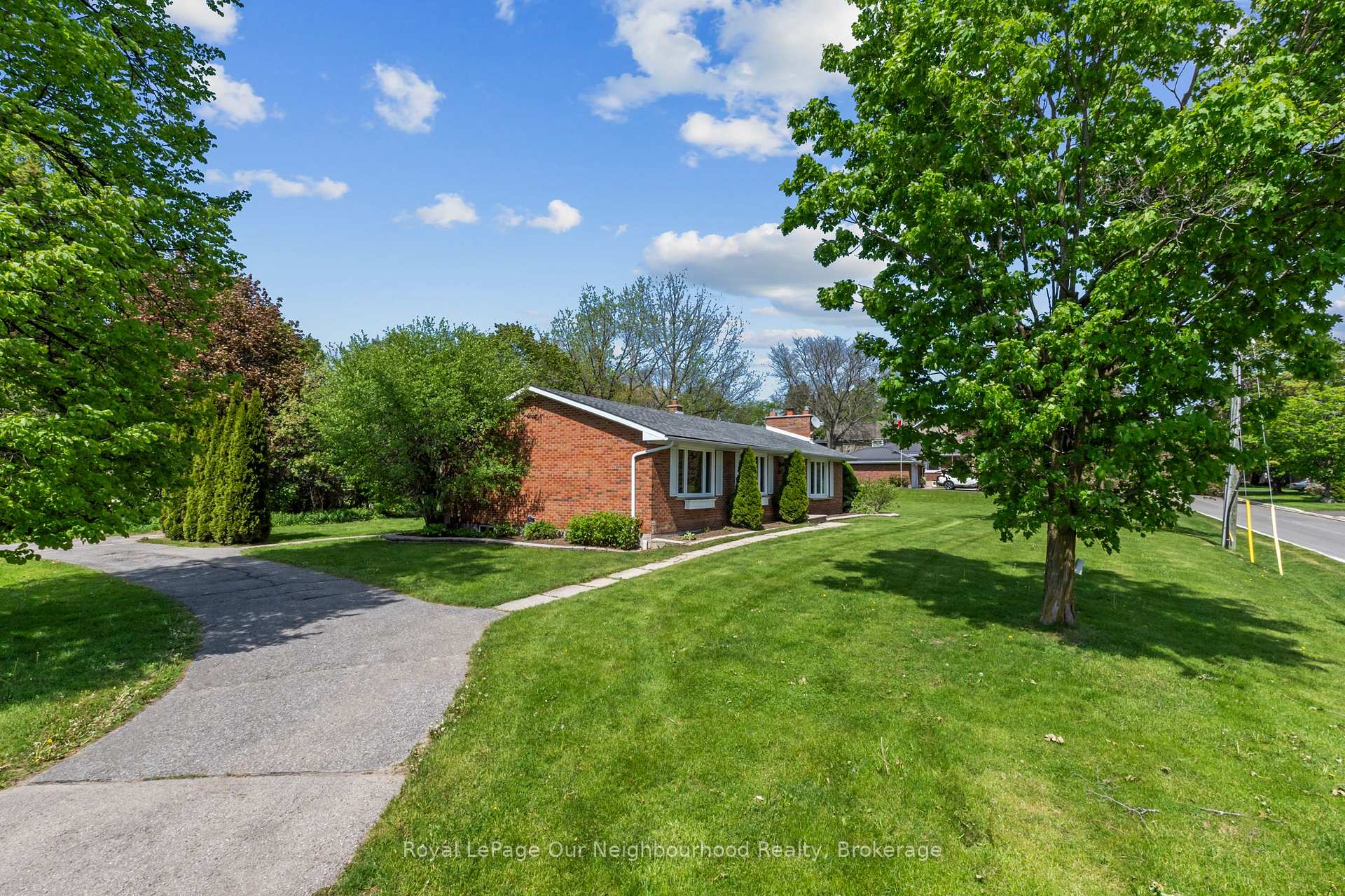 1722 Joseph Street, Pickering — photo 2 of 5