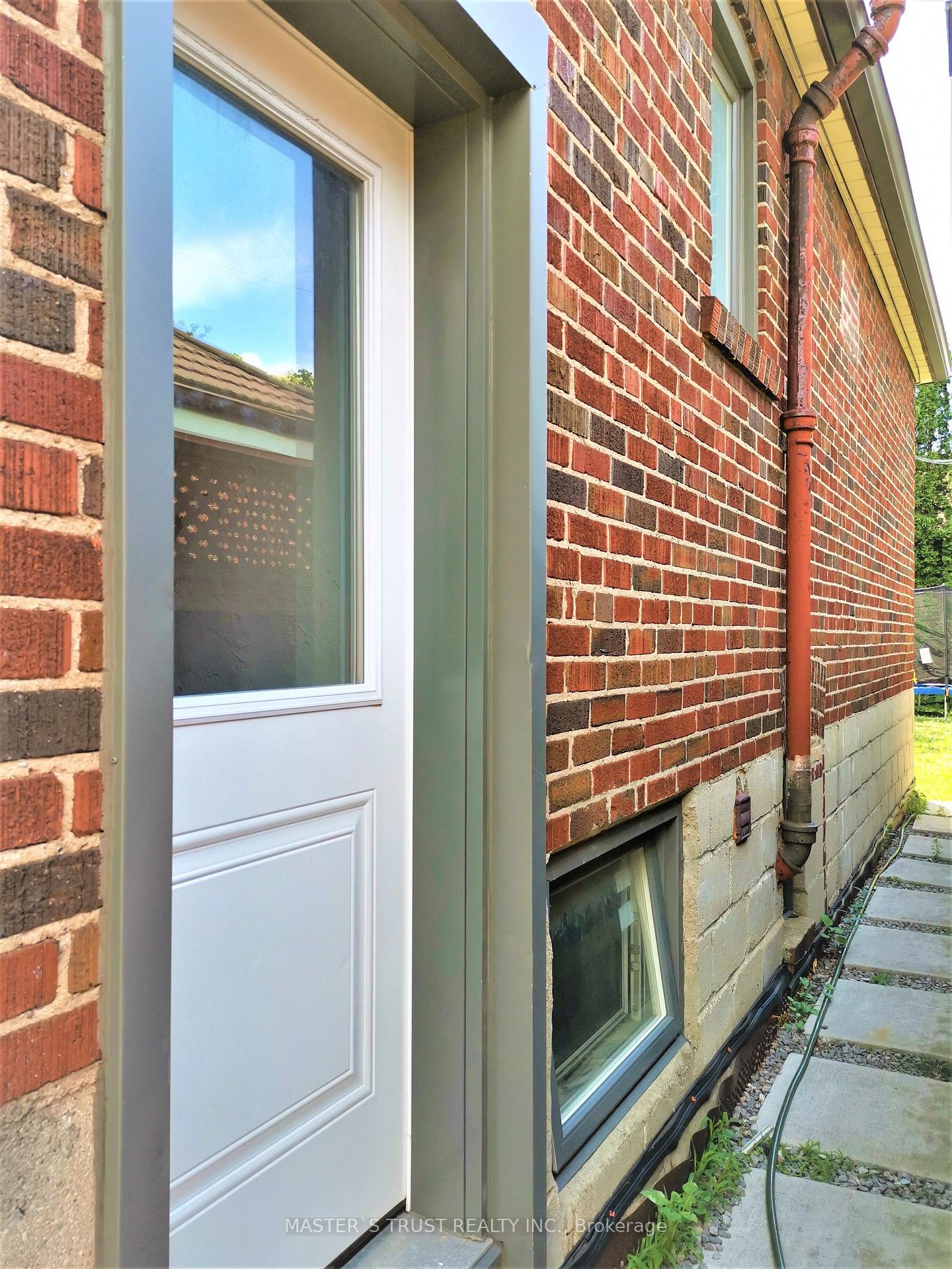 623 O' Connor Dr Drive, Toronto E03 — photo 3 of 5