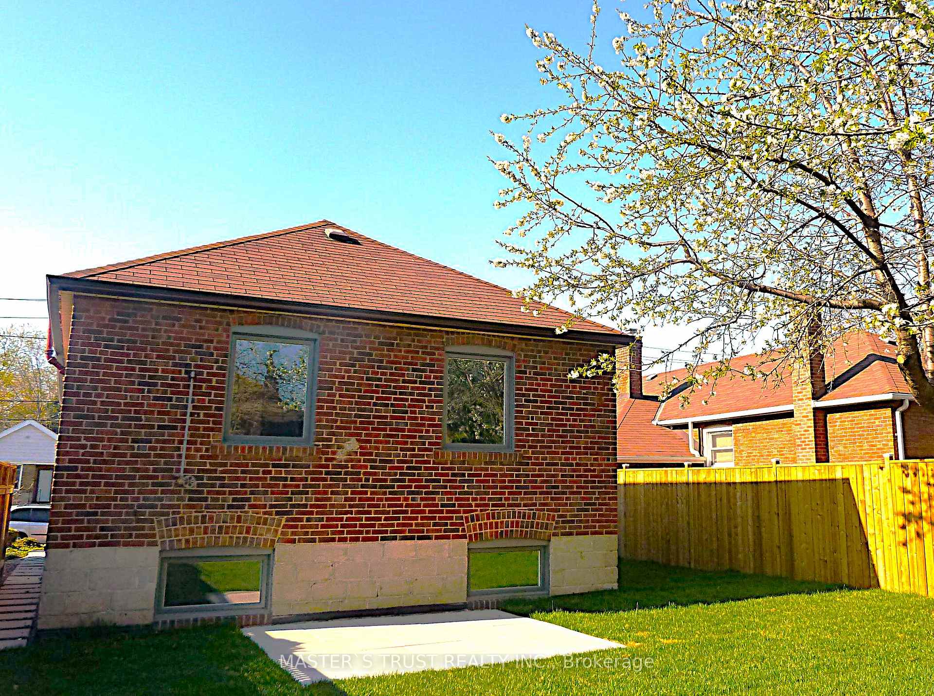 623 O' Connor Dr Drive, Toronto E03 — photo 4 of 5