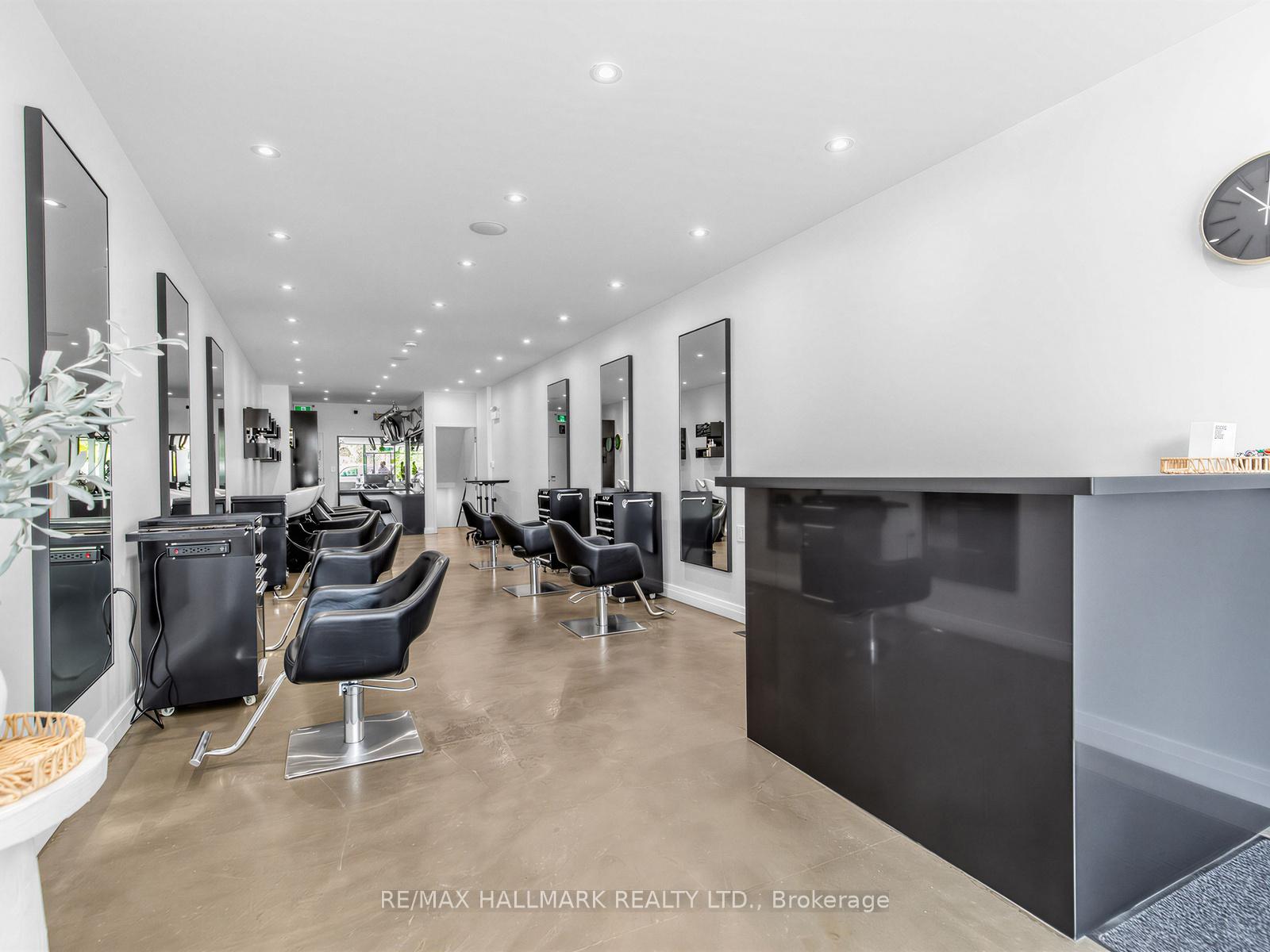 1924 Danforth Avenue, Toronto E03 — photo 3 of 5