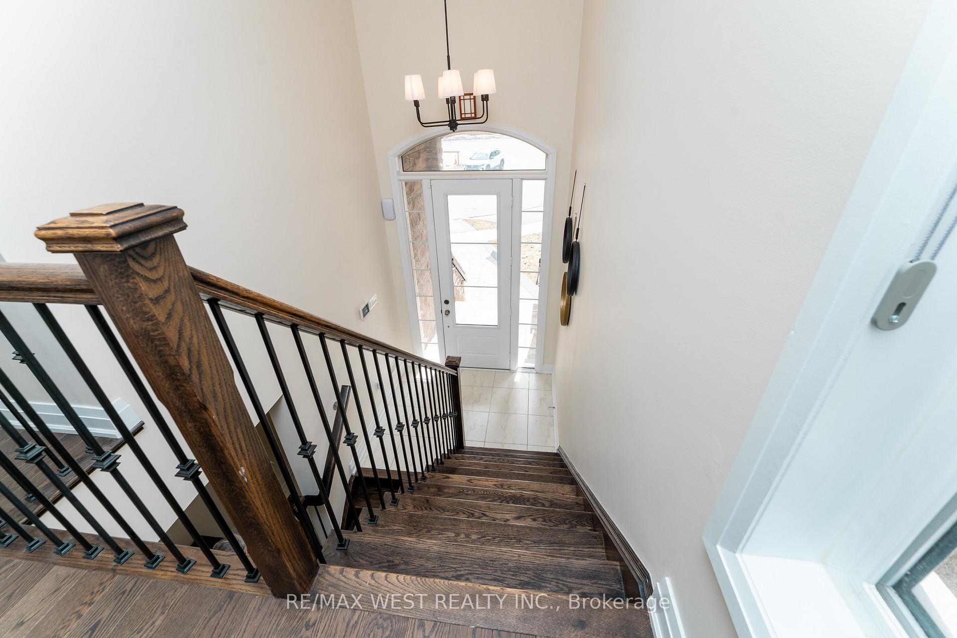 186 Bralorne Trail, Pickering — photo 3 of 5