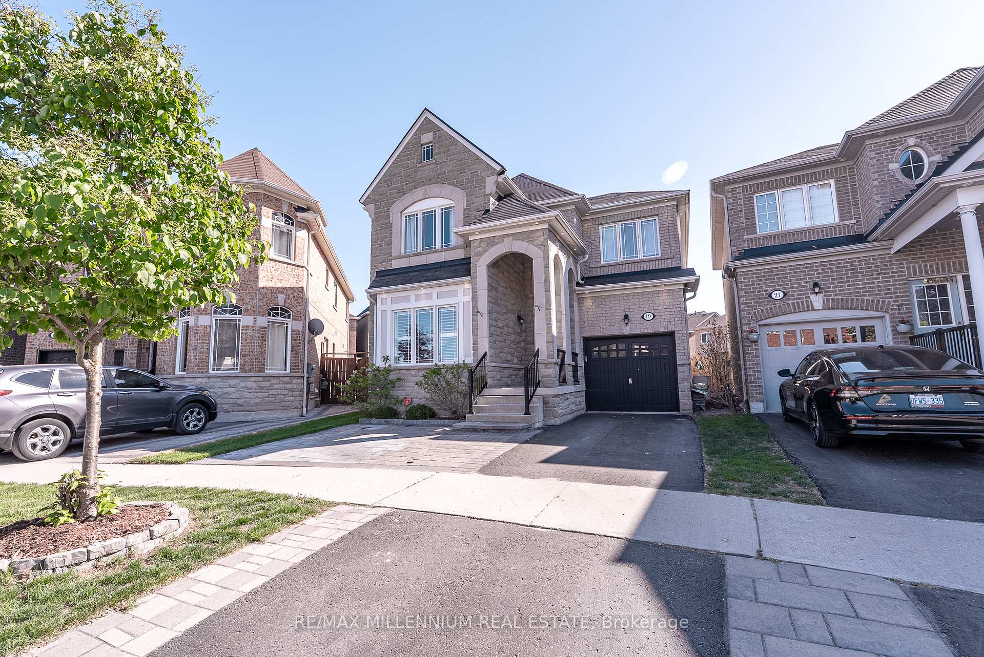 19 Bellotti Crescent, Ajax — photo 3 of 5