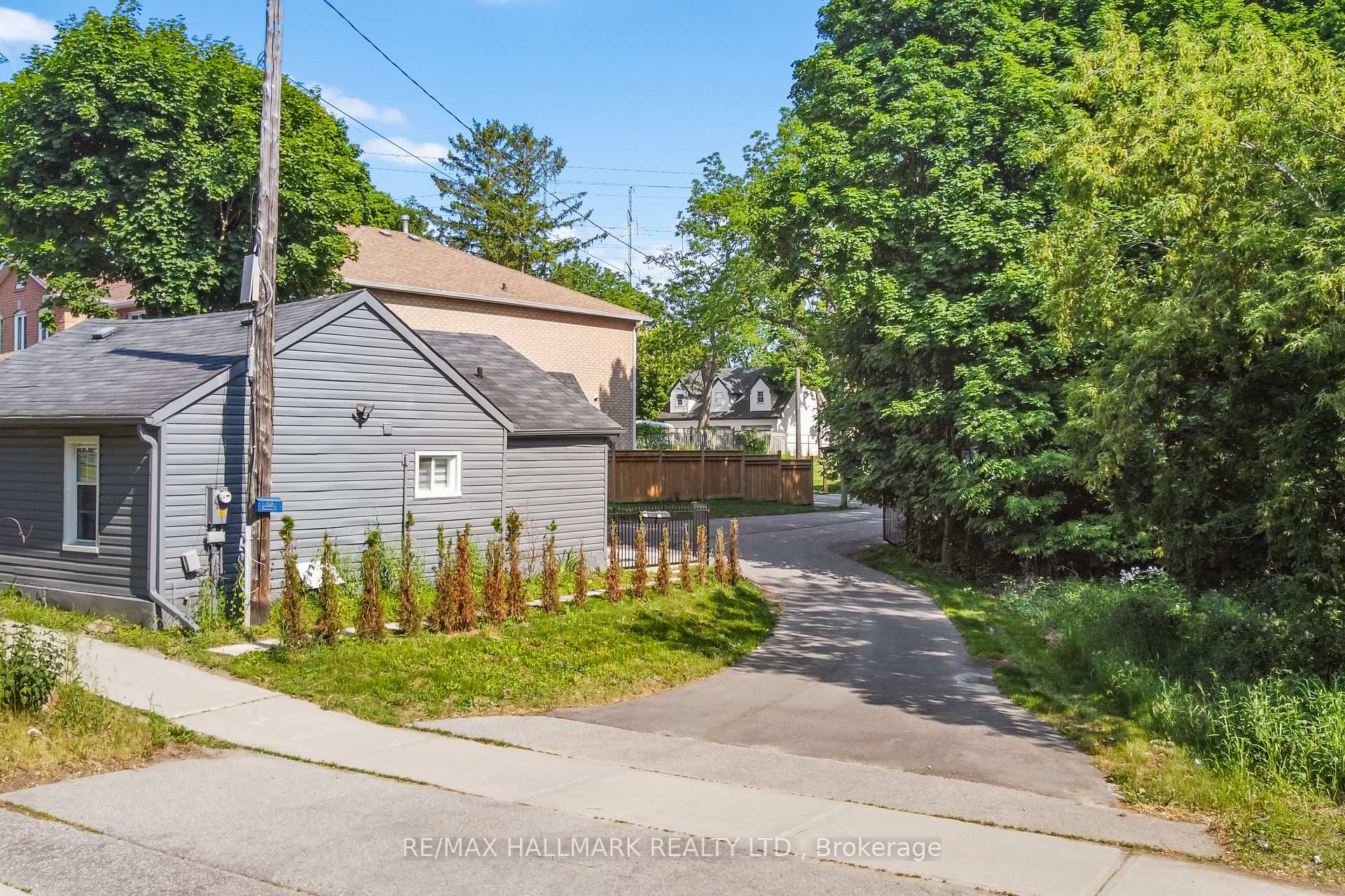 553 Military Trail, Toronto E09 — photo 3 of 5