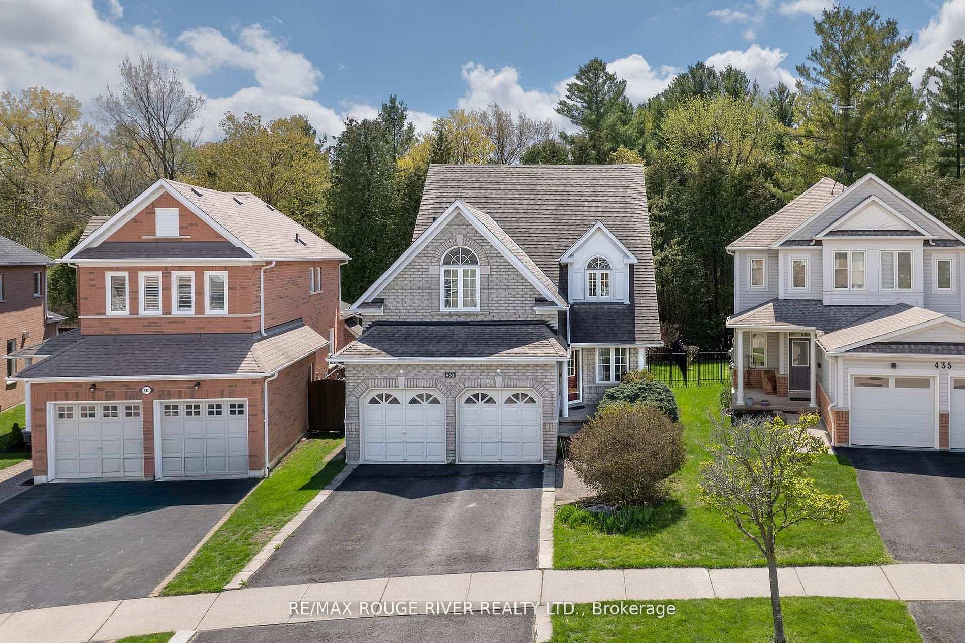 433 Woodsmere Crescent, Pickering, ON L1V 7A4 — Pickering, Ontario