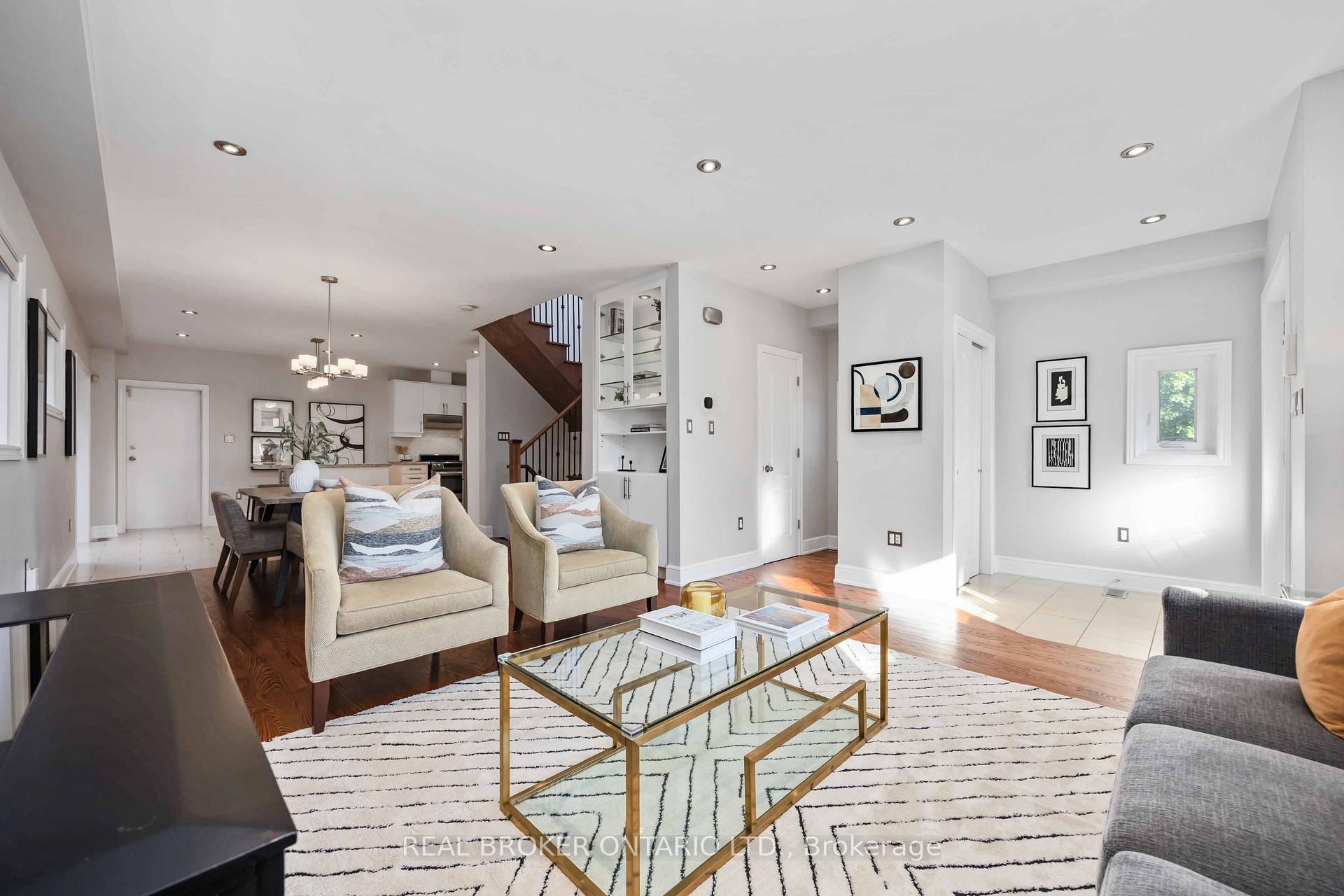 122 Cedarcrest Boulevard, Toronto E03 — photo 3 of 5