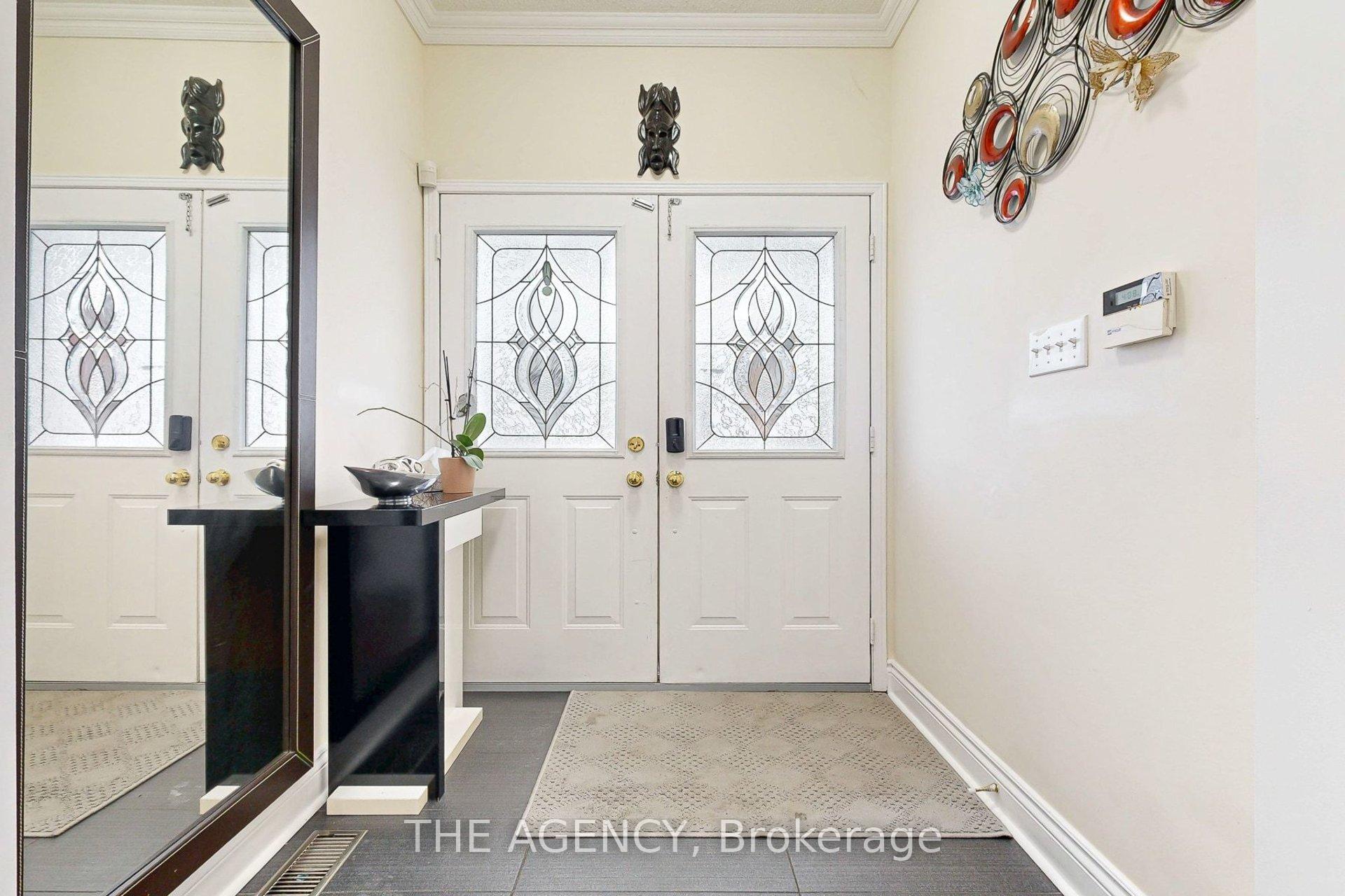 31 Seward Crescent, Ajax — photo 3 of 5