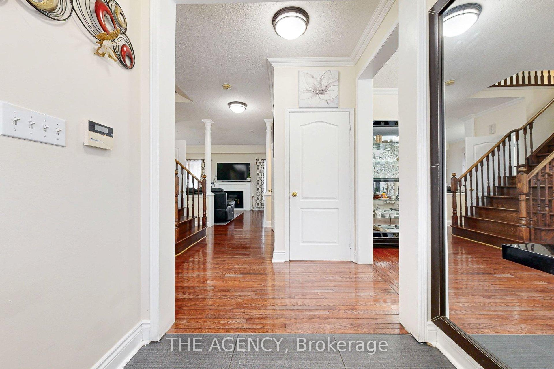 31 Seward Crescent, Ajax — photo 4 of 5