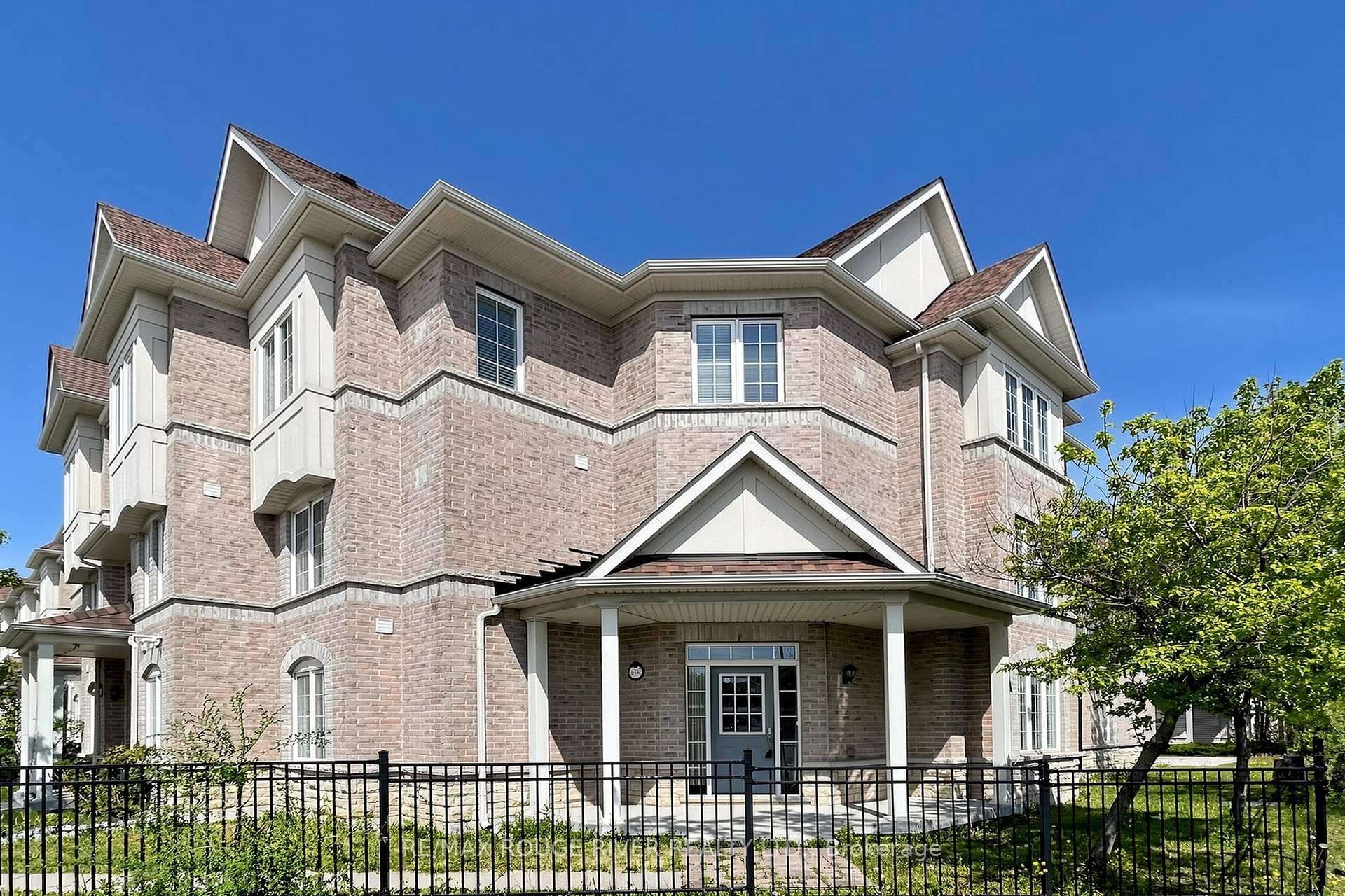 3644C St Clair Avenue E, Toronto E08, ON M1N 0A5 — Toronto E08, Ontario