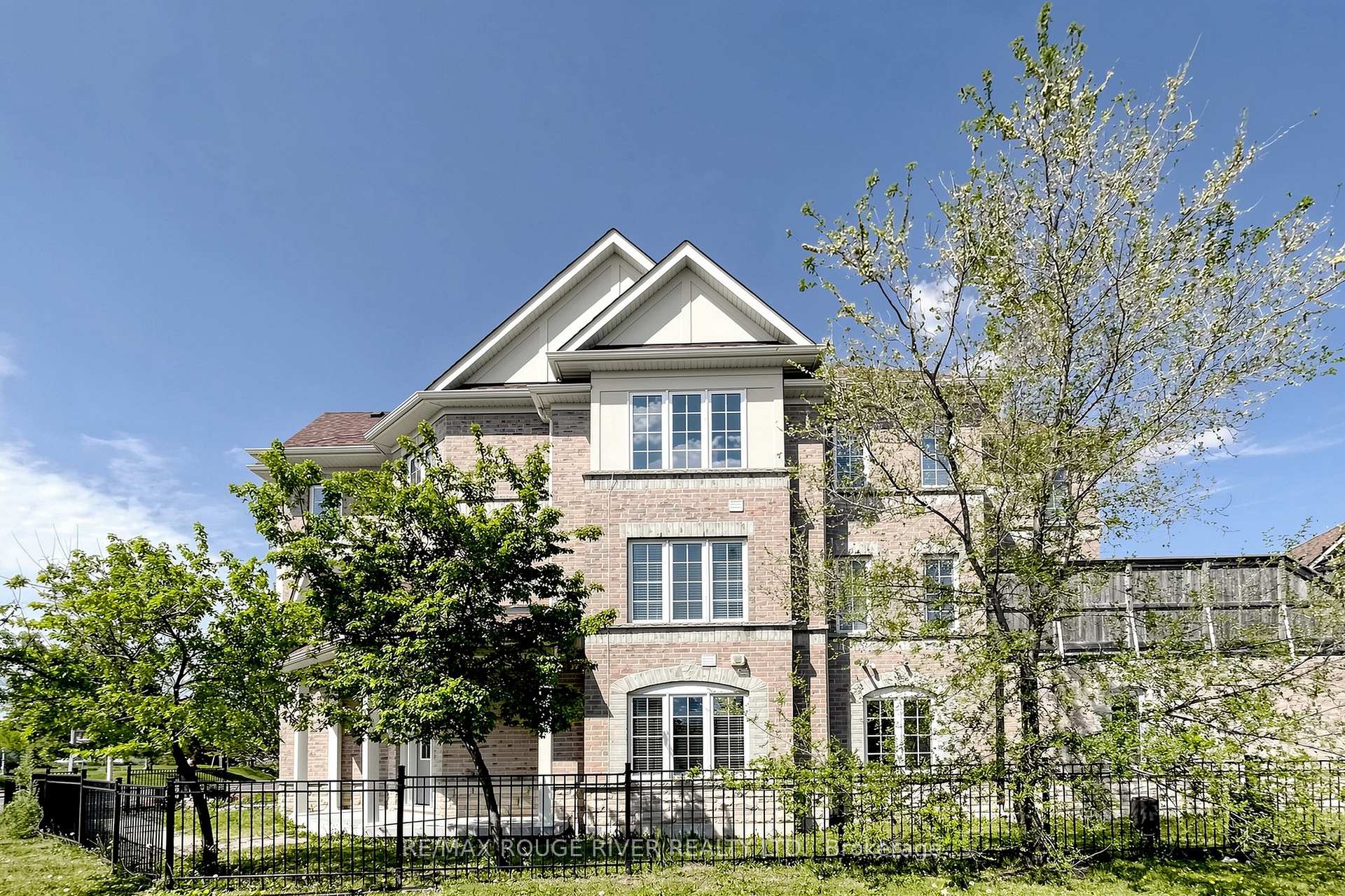 3644C St Clair Avenue E, Toronto E08 — photo 2 of 5