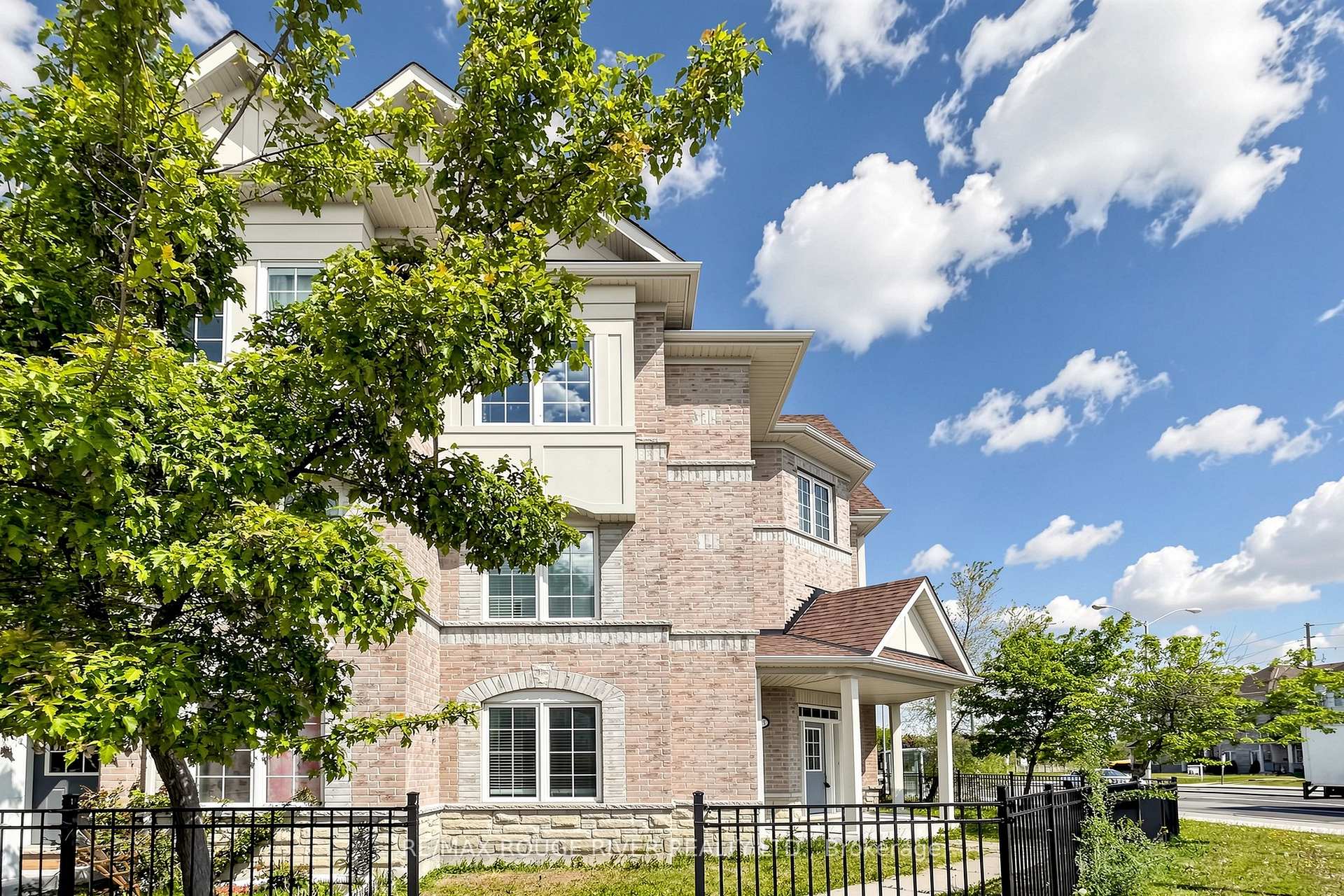 3644C St Clair Avenue E, Toronto E08 — photo 3 of 5