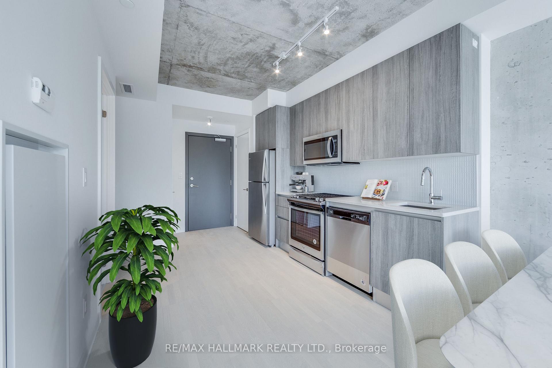 246 Logan Avenue 419, Toronto E01 — photo 4 of 5
