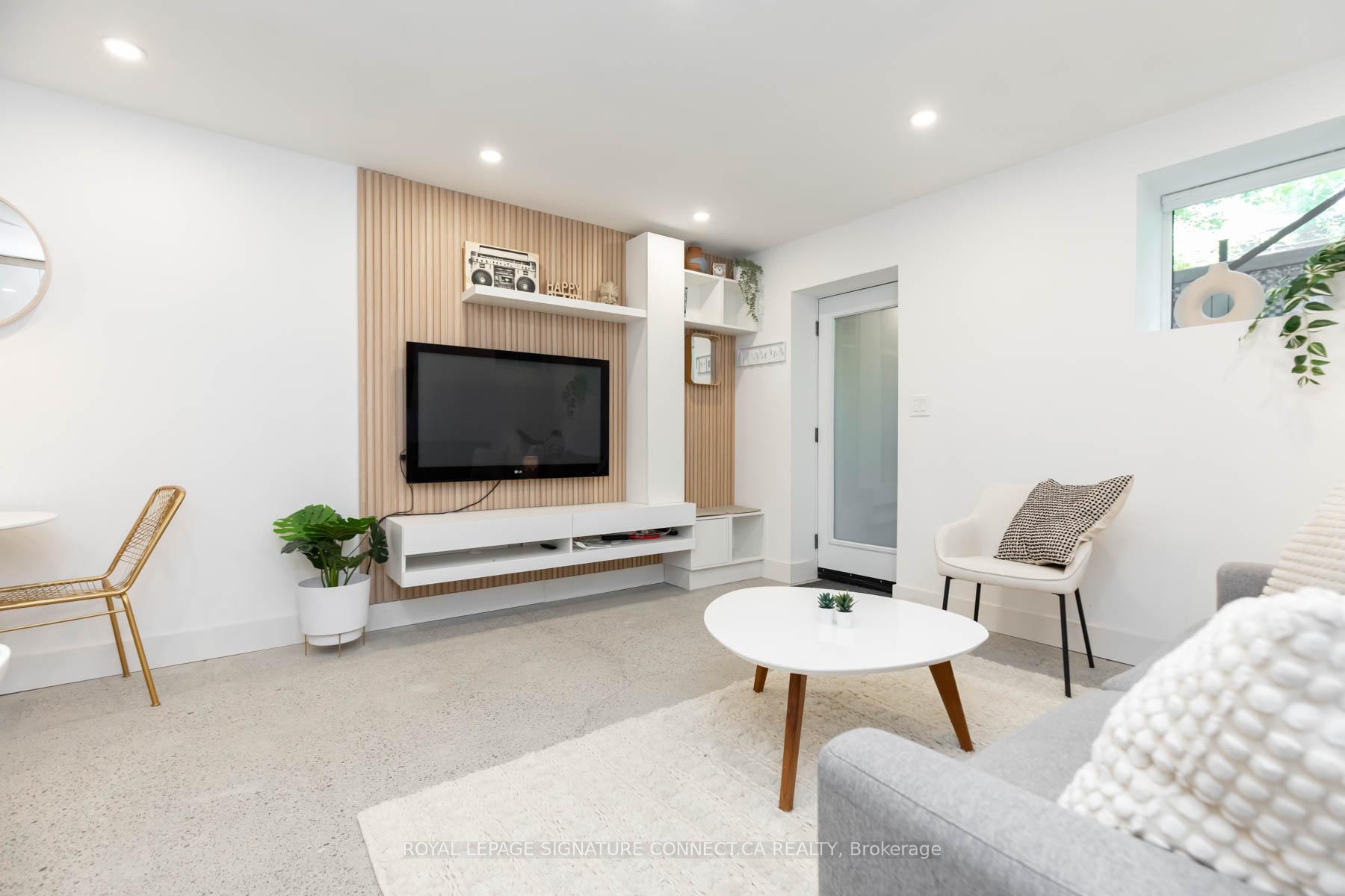 55 Dearbourne Avenue Lower, Toronto E01 — photo 4 of 5