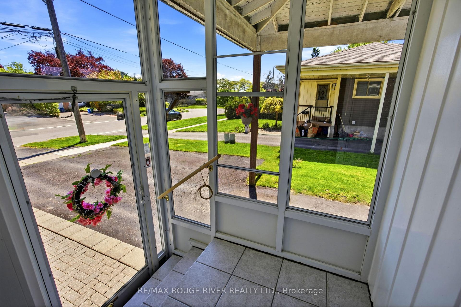 796 Batory Avenue, Pickering — photo 4 of 5
