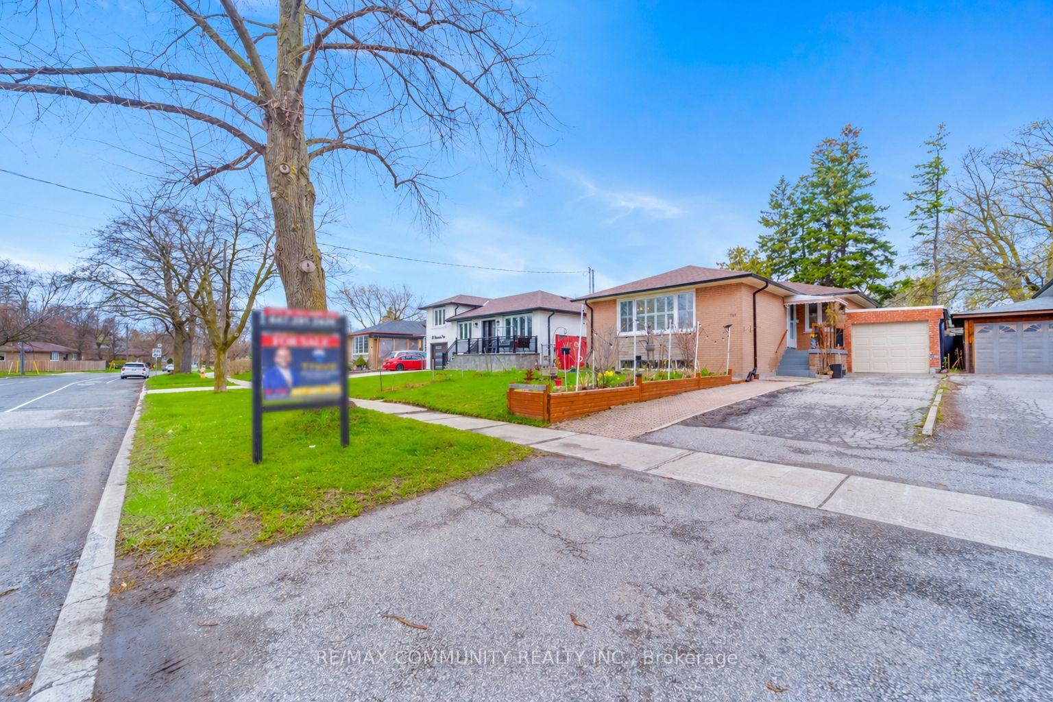 118 Brimorton Drive, Toronto E09, ON M1P 4A1 — Toronto E09, Ontario