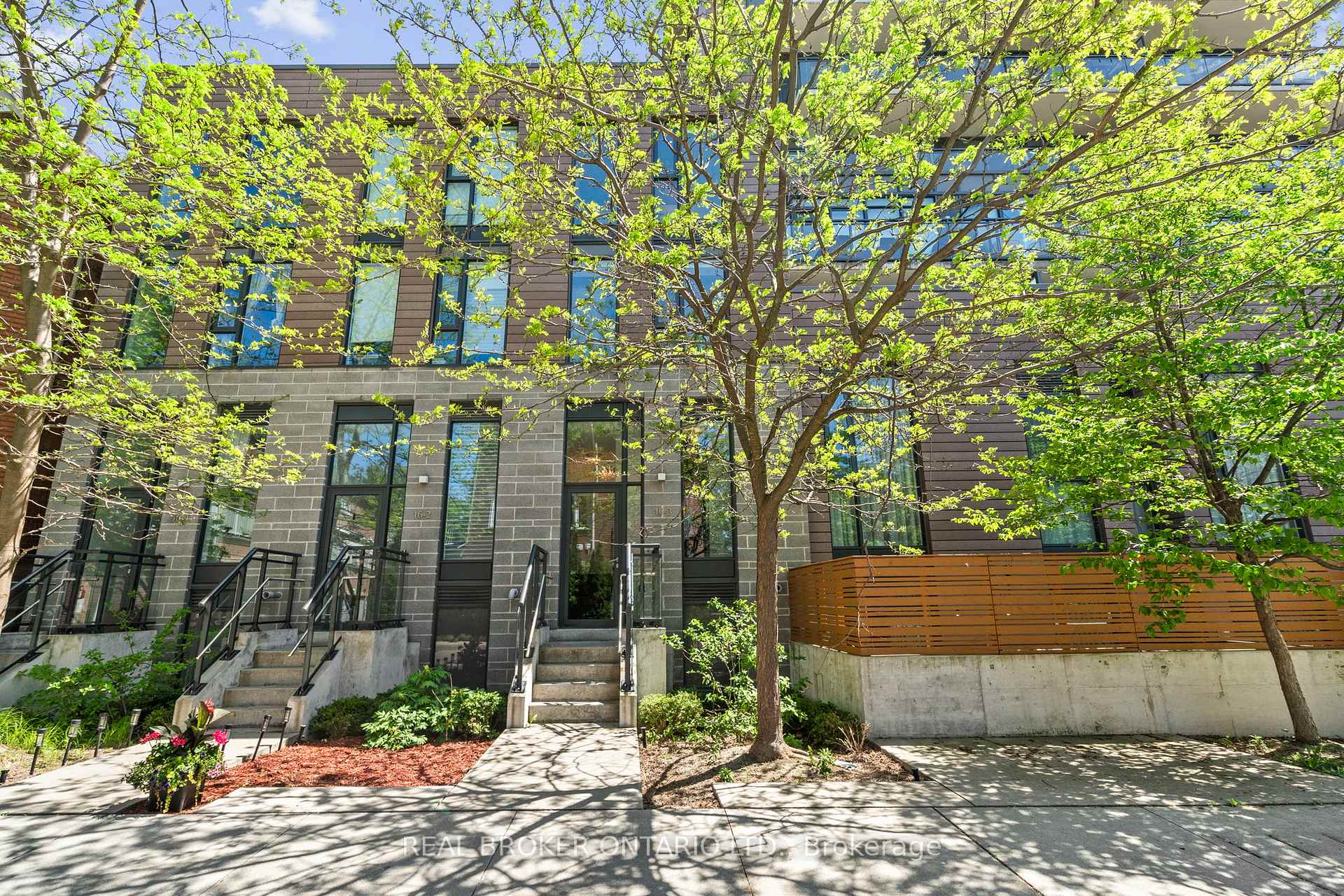 16 Filmic Lane Th3, Toronto E01, ON M4M 3R1 — Toronto E01, Ontario