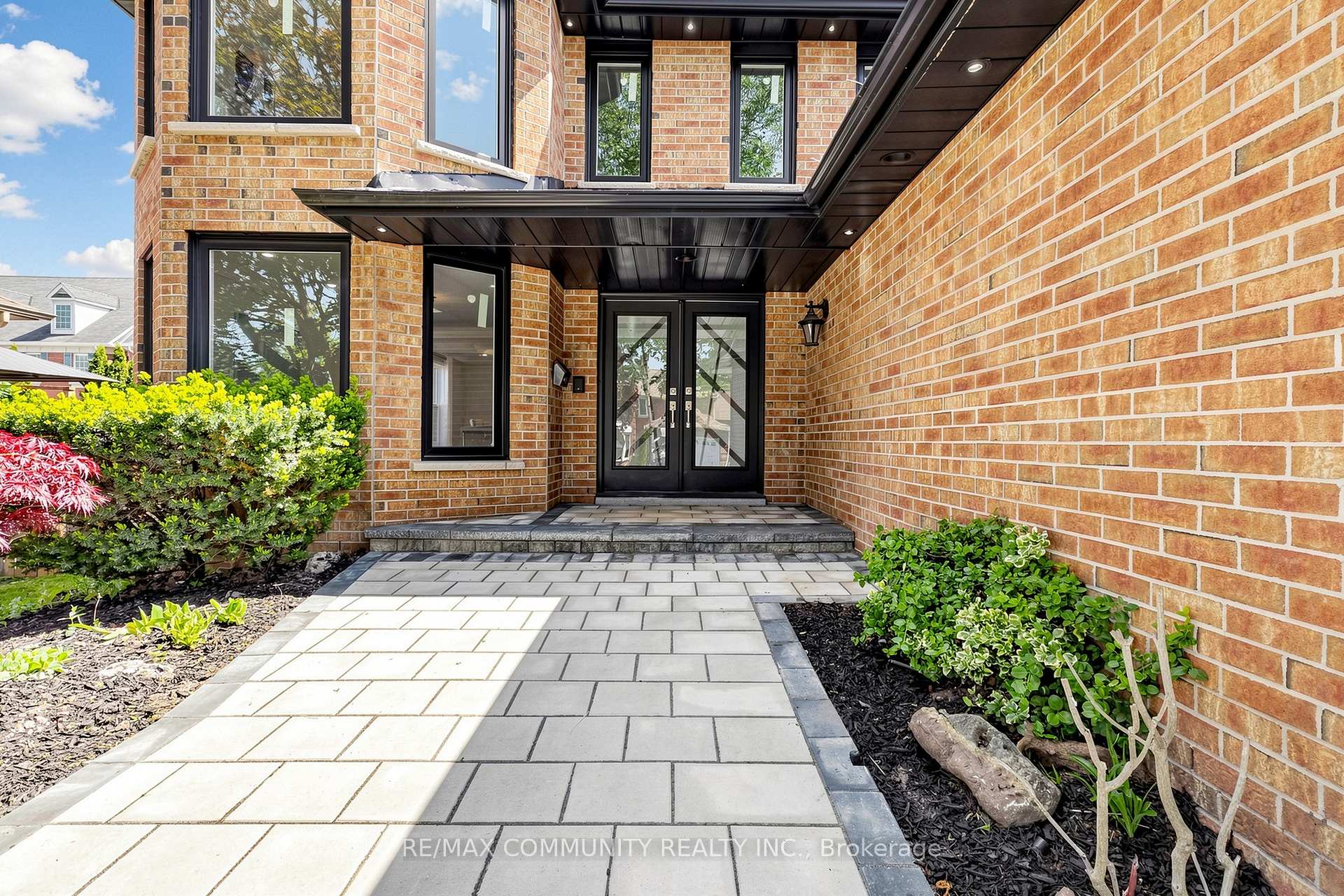 1002 Riverview Crescent, Pickering — photo 4 of 5