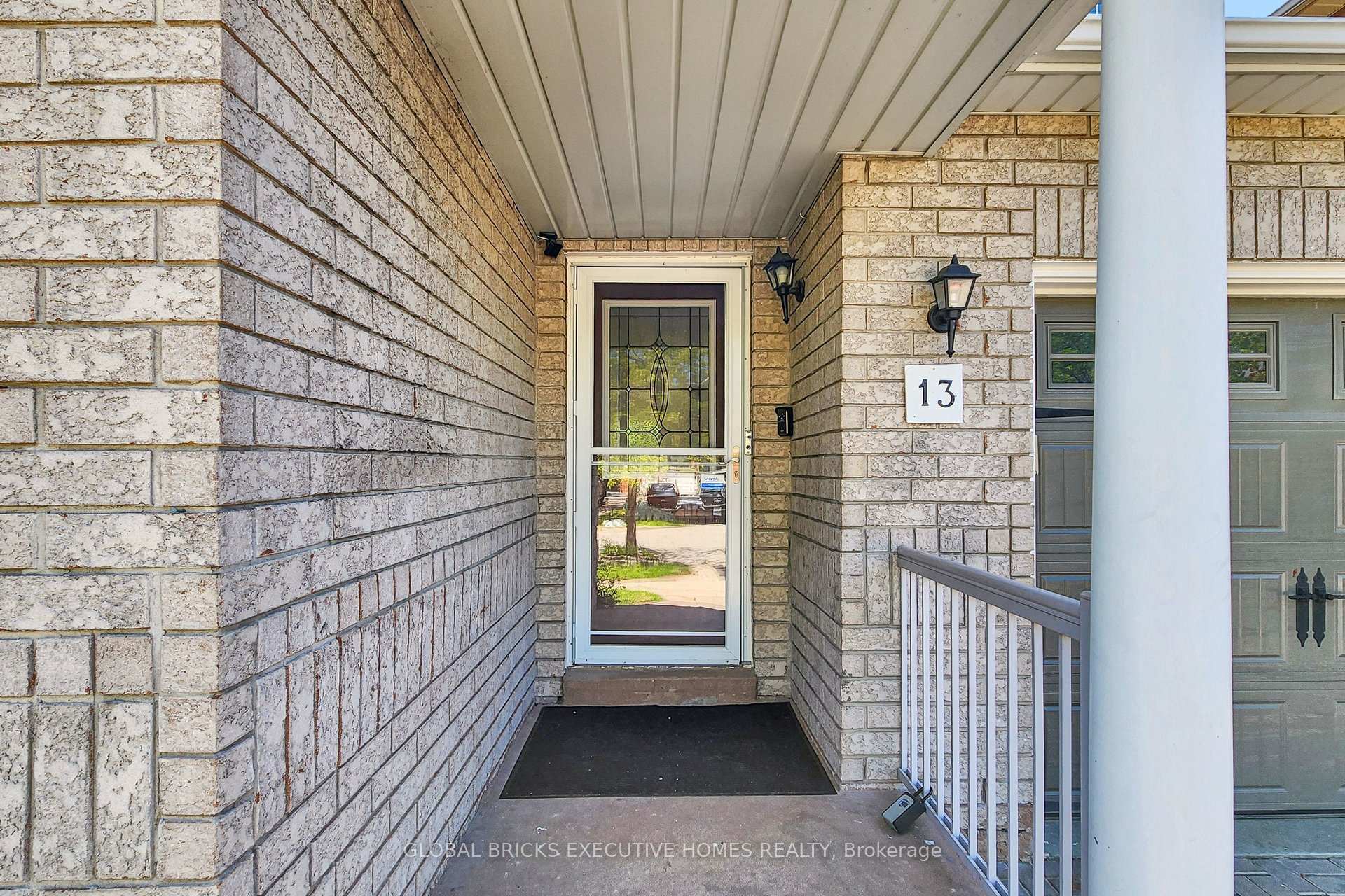 13 Howling Crescent, Ajax — photo 3 of 5