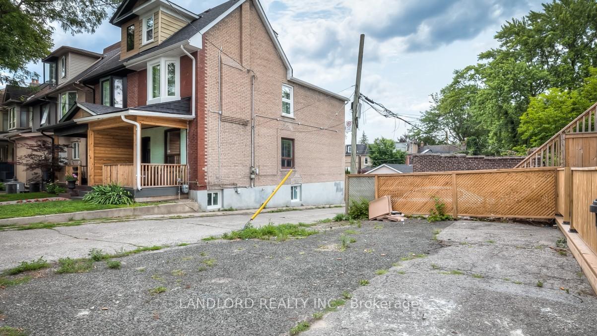 601 Logan Avenue, Toronto E01 — photo 4 of 5