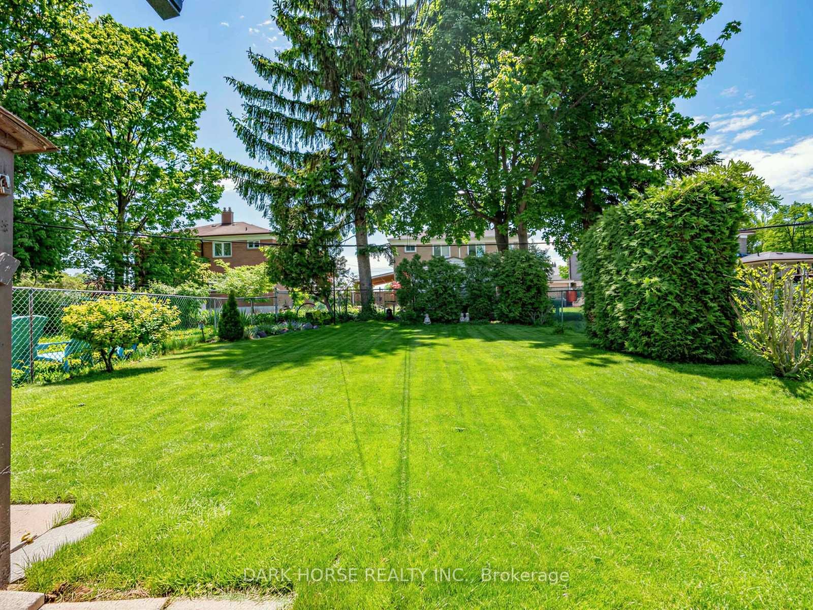 7 Medway Crescent, Toronto E09 — photo 3 of 5