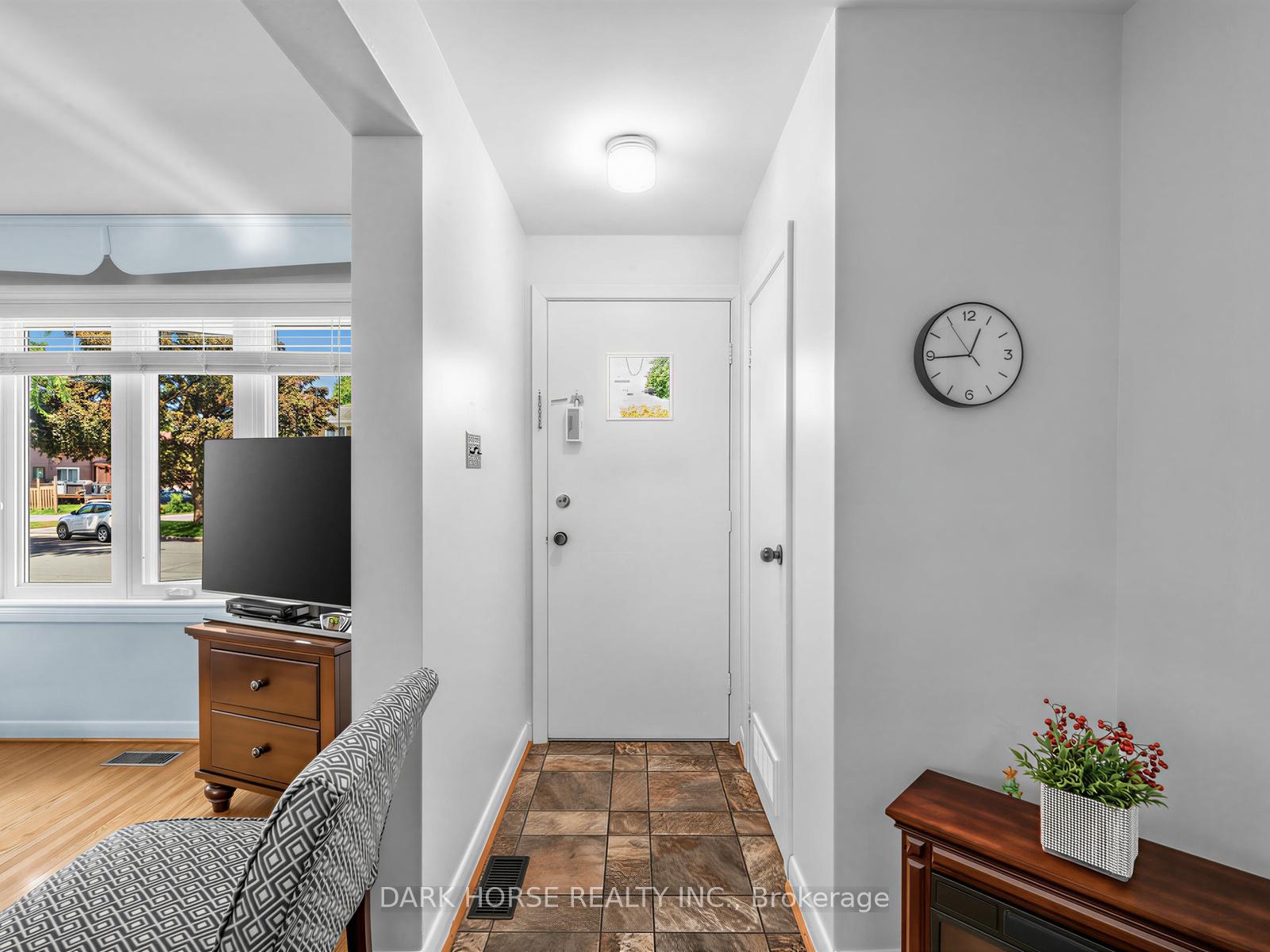 7 Medway Crescent, Toronto E09 — photo 5 of 5