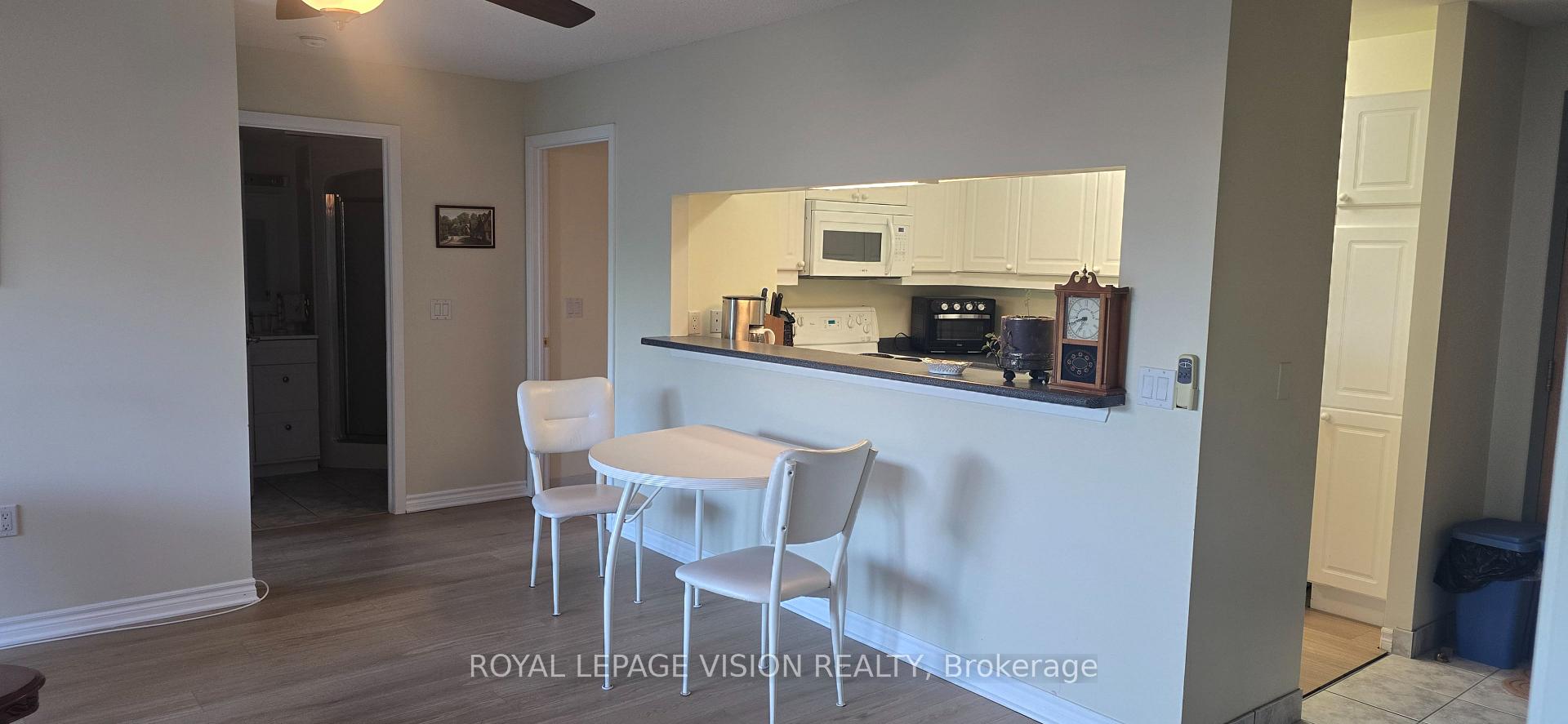 452 Scarborough Glf Club Road 504, Toronto E09 — photo 3 of 5