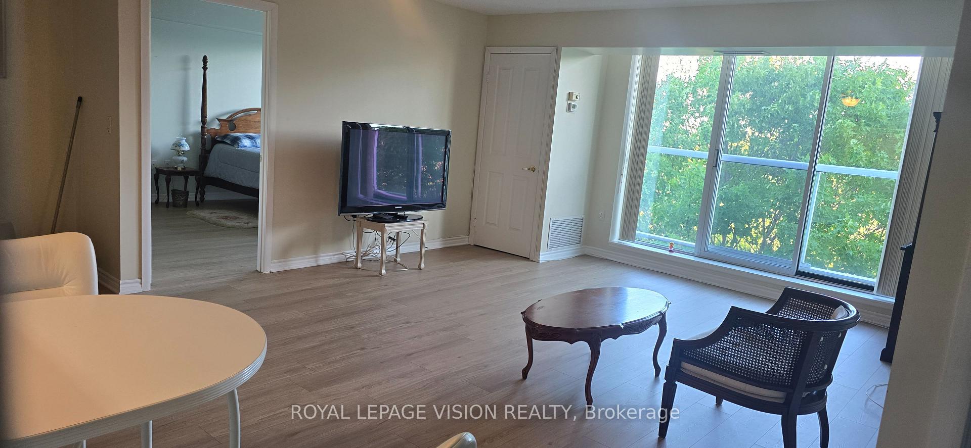 452 Scarborough Glf Club Road 504, Toronto E09 — photo 4 of 5