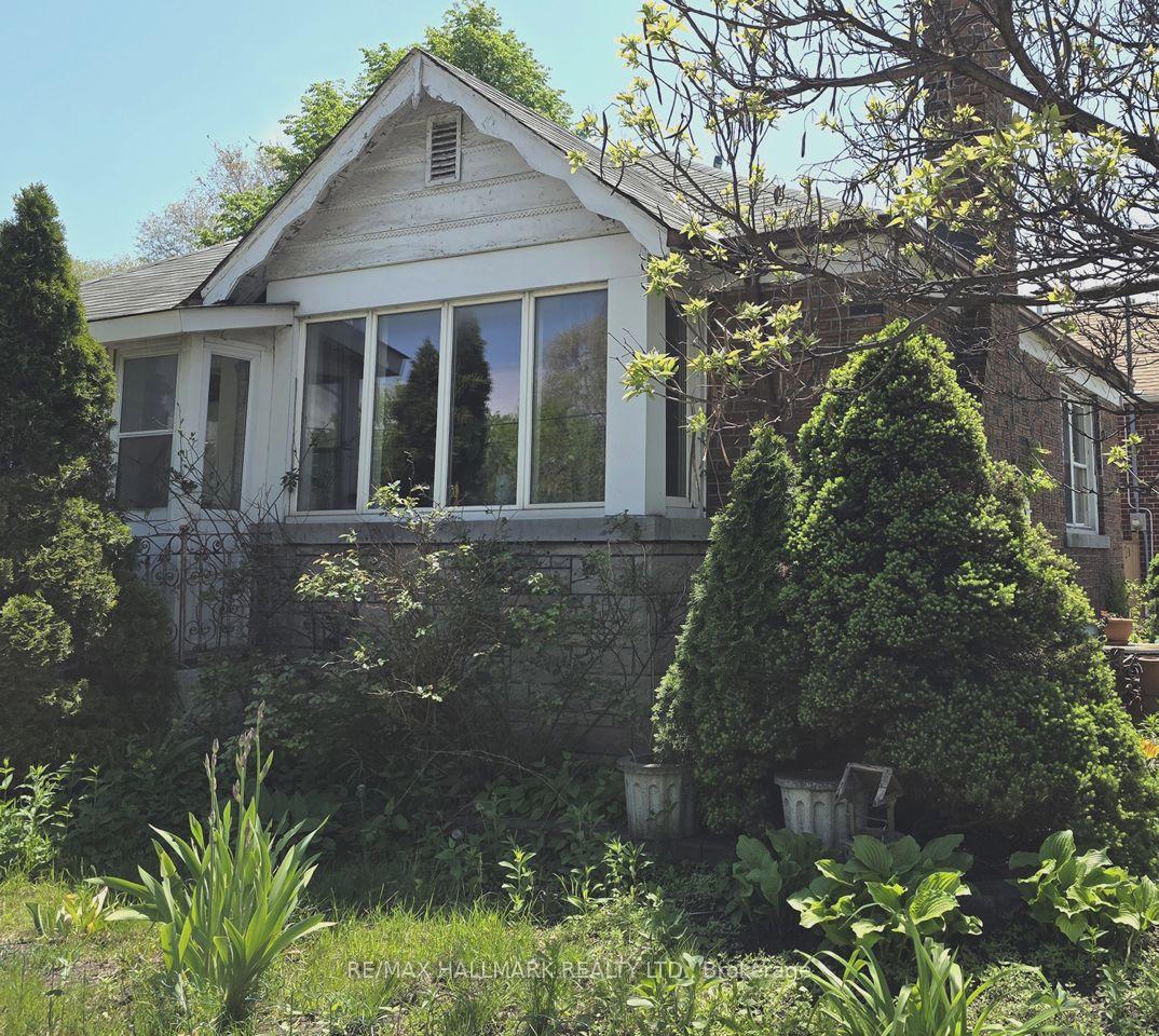 115 Lankin Boulevard, Toronto E03, ON M4J 4X2 — Toronto E03, Ontario