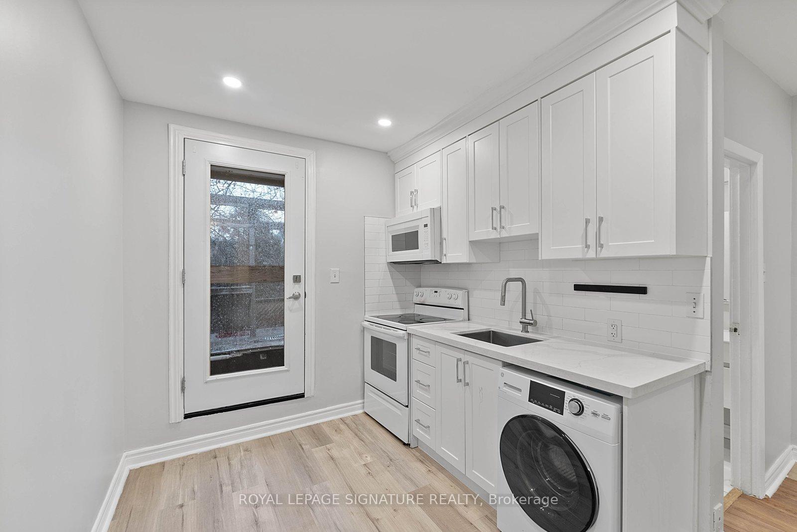 233 Greenwood Avenue 2, Toronto E01, ON M4L 2R4 — Toronto E01, Ontario