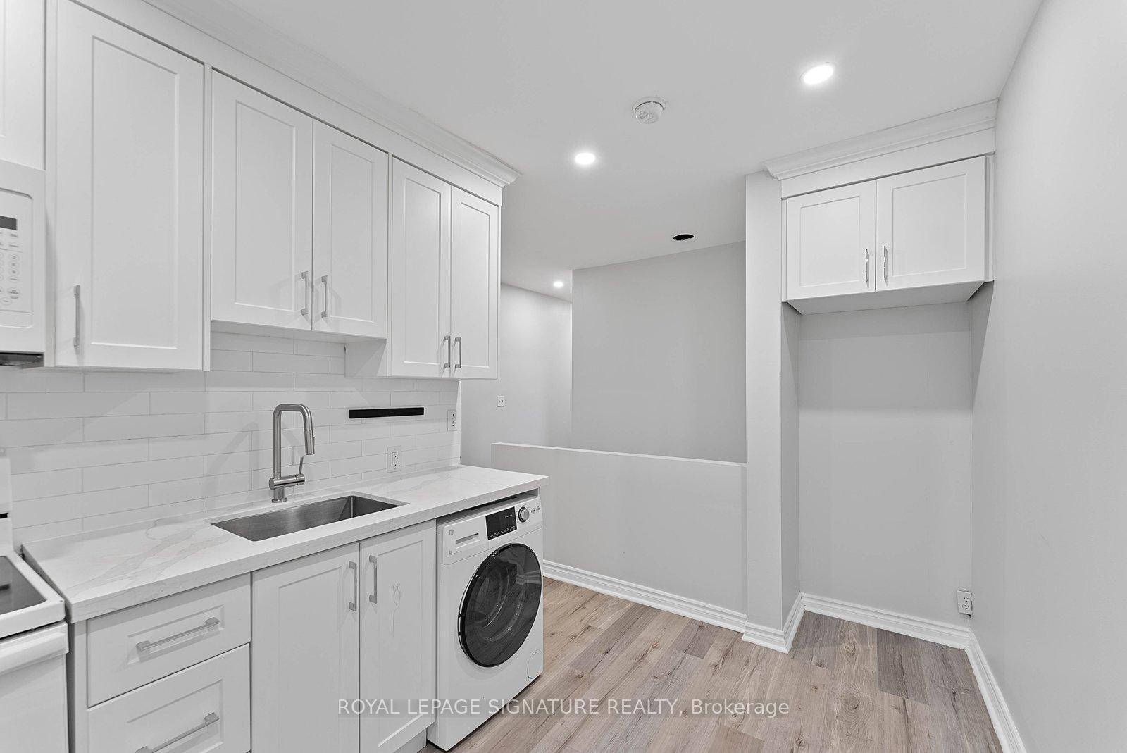 233 Greenwood Avenue 2, Toronto E01 — photo 2 of 5