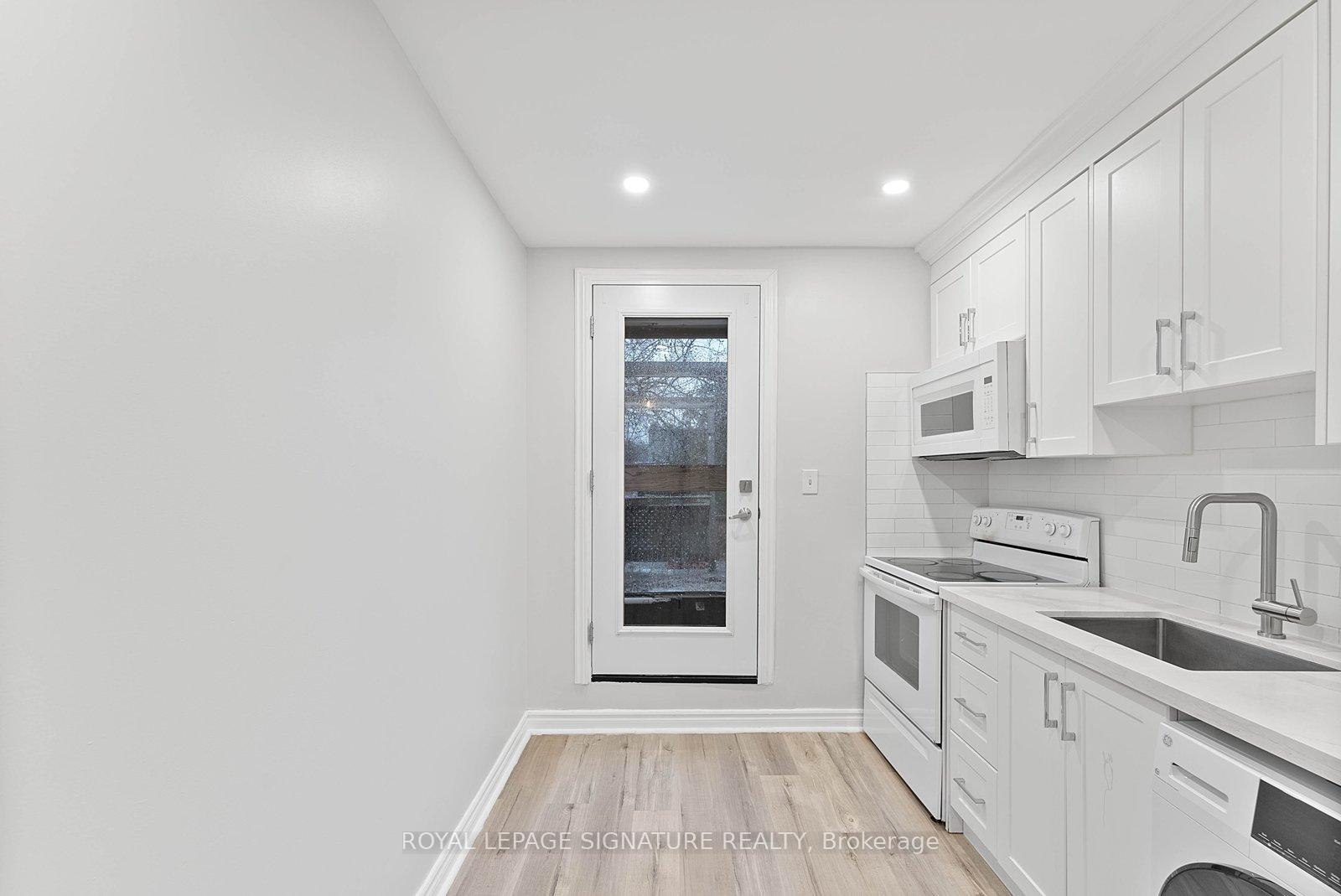 233 Greenwood Avenue 2, Toronto E01 — photo 3 of 5