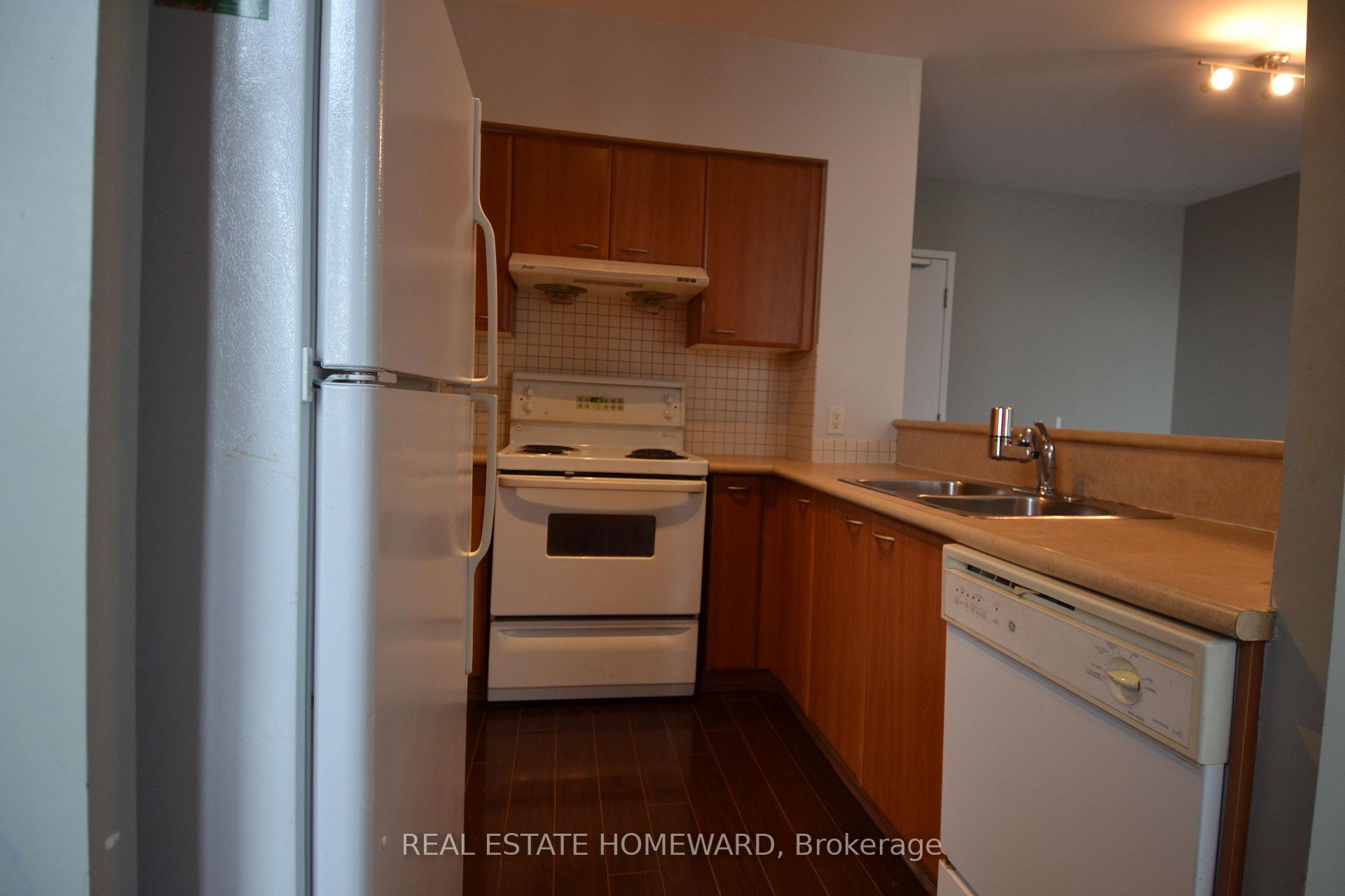 38 Lee Centre Drive 126, Toronto E09 — photo 2 of 5