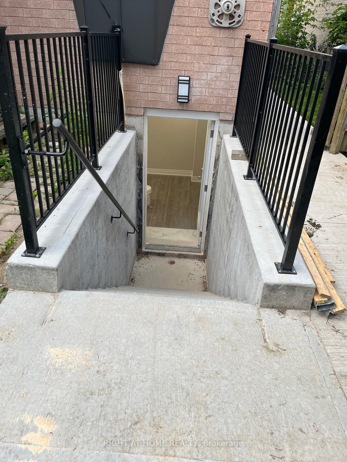 9 Annie Crescent, Ajax, ON L1T 3X6 — Ajax, Ontario