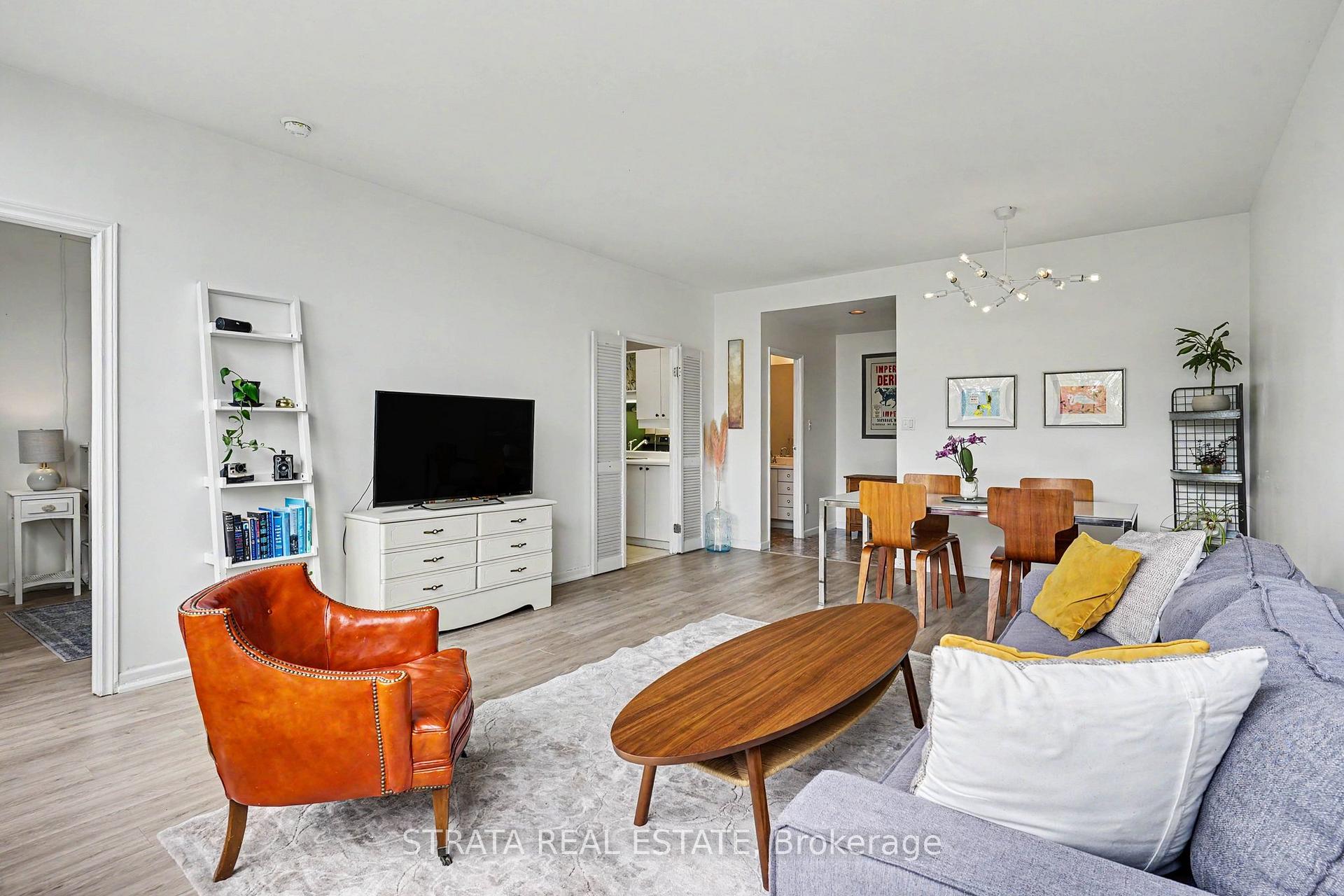 300 Coxwell Avenue 406, Toronto E01, ON M4L 3B6 — Toronto E01, Ontario
