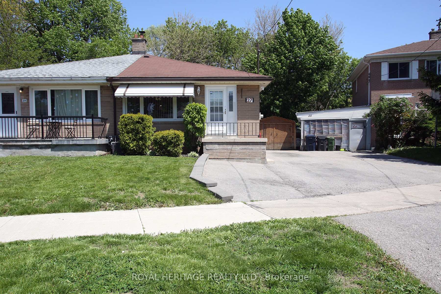 27 Medway Crescent, Toronto E09 — photo 3 of 5
