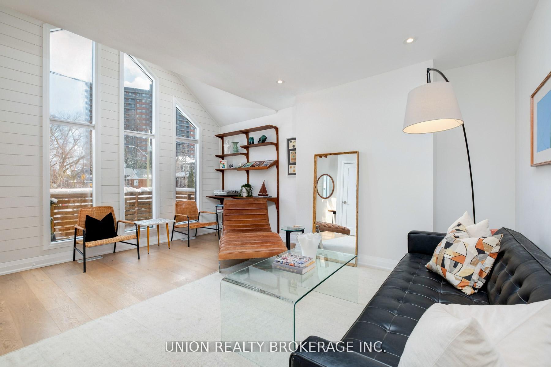 8 Bryant Avenue, Toronto E03, ON M4C 5G8 — Toronto E03, Ontario